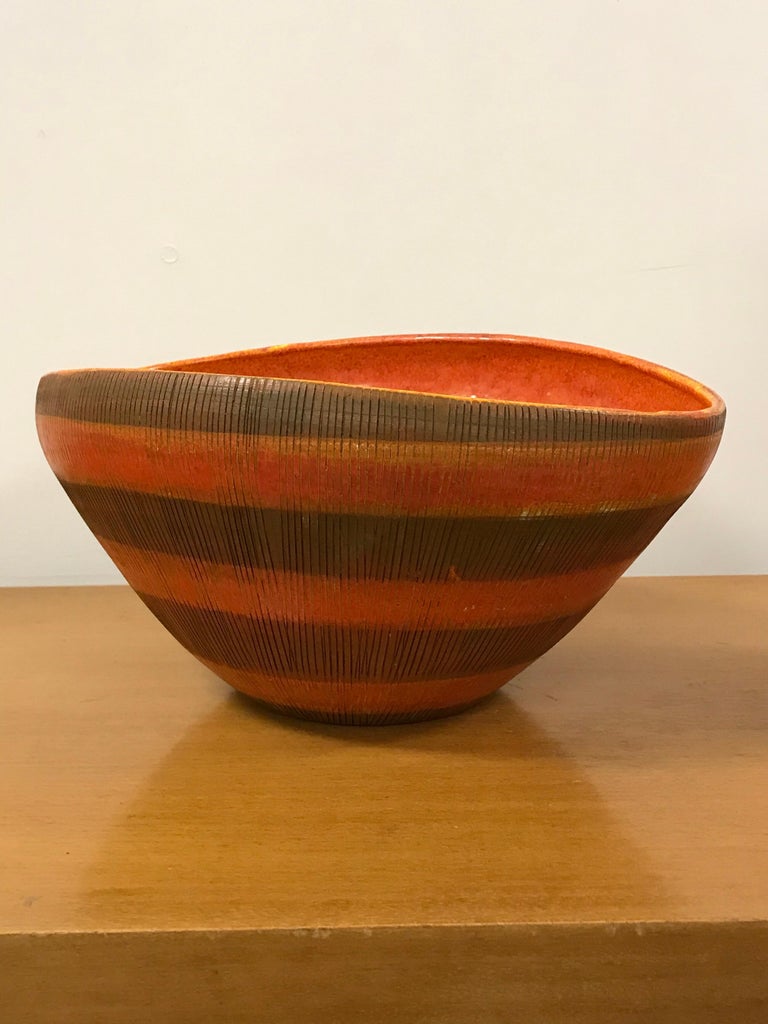 Large ceramic bowl by Aldo Londi in uncommon Seta Lobster. Impressive scale makes for a wonderful center bowl or fruit bowl.

Measures: 13” long 
10.5” wide 
6.5” tall.