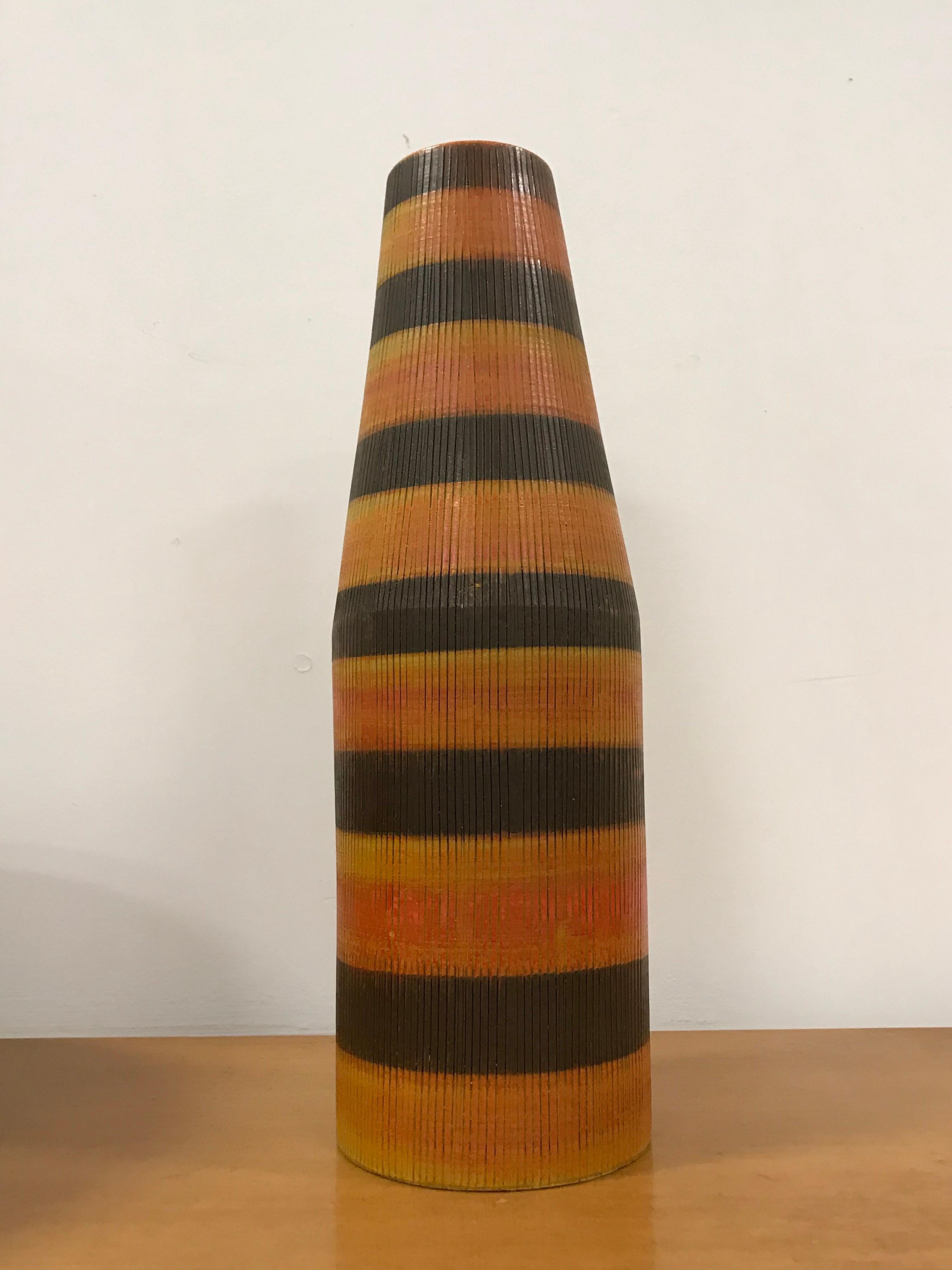 Superbe grand vase conçu par Aldo Londi pour Bitossi, avec un motif de seta dans les rares couleurs 