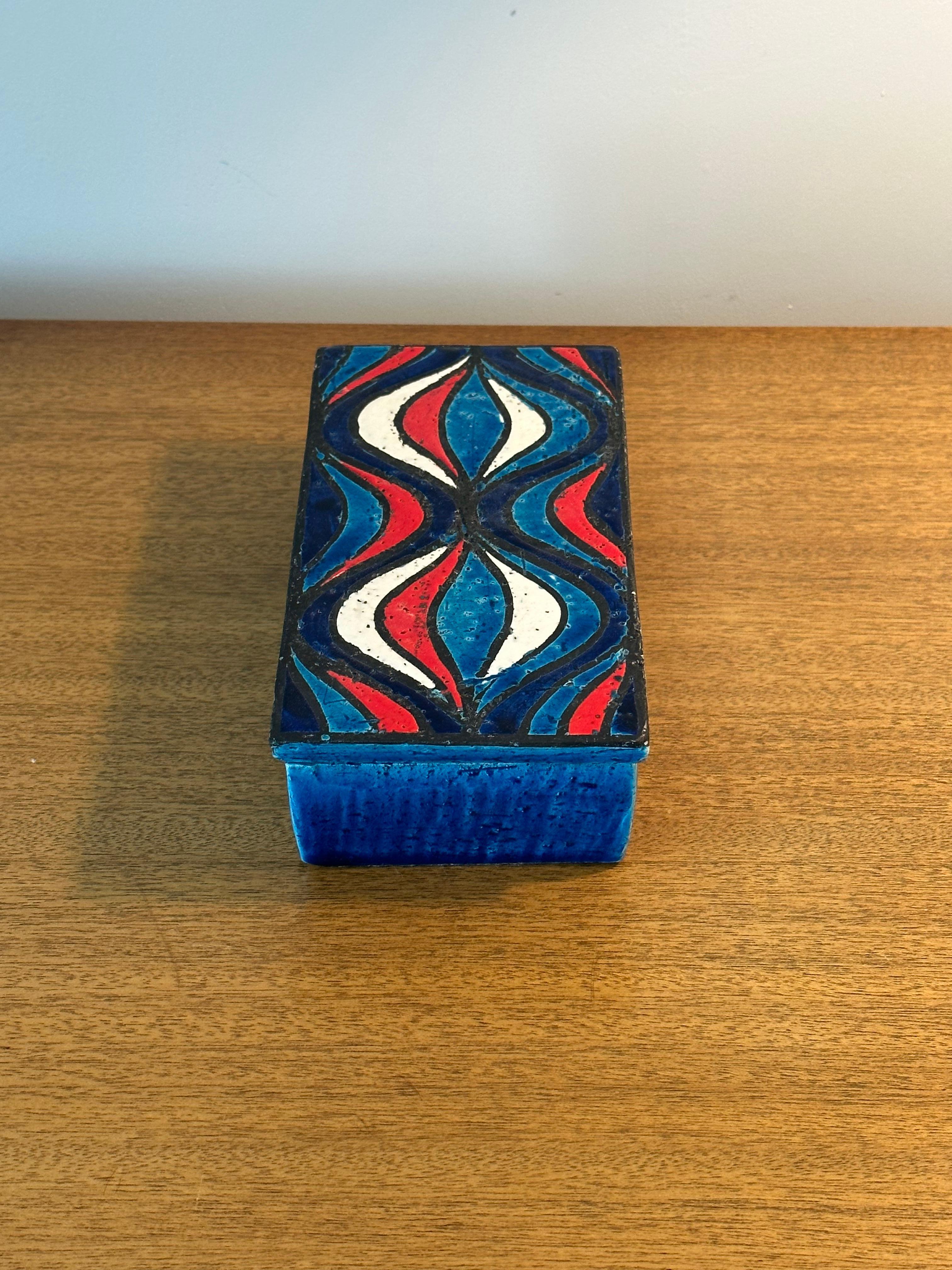 A wonderful lidded box by Aldo Londi for Bitossi. Decorated in what is often referred to as “Onion” or 