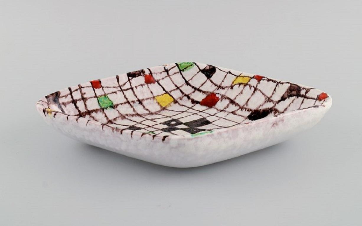 Aldo Londi for Bitossi. 
Mondrian dish in glazed stoneware with hand-painted checkered pattern. 
Italian design, 1960s.
Measures: 26 x 15 x 5 cm.
In excellent condition.
Signed.