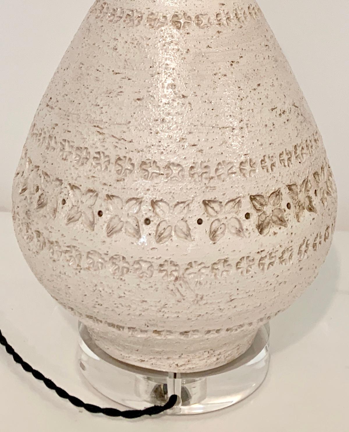 Ceramic Aldo Londi for Bitossi Imprinted Cream and Off White Glazed Pottery Table Lamp For Sale