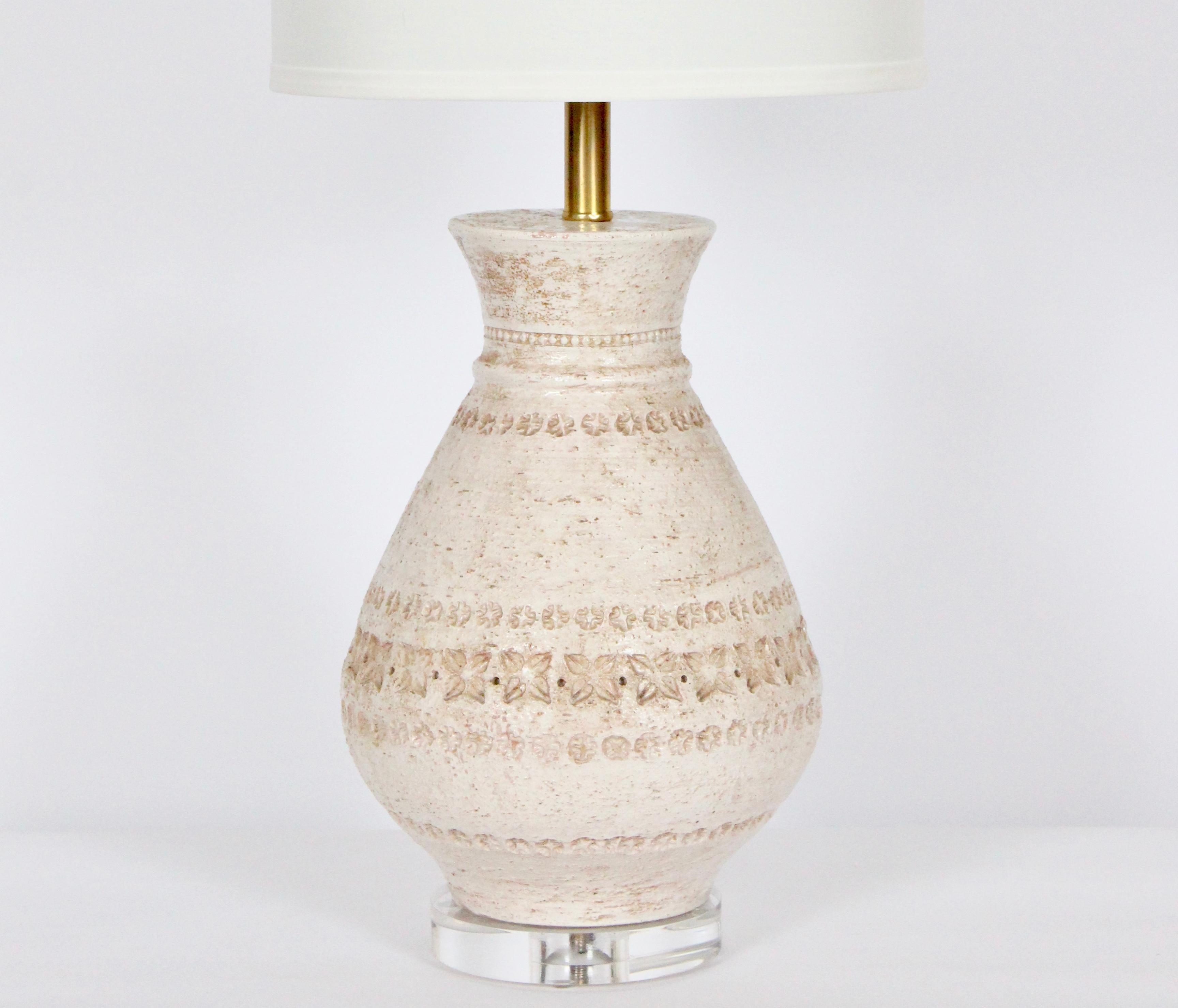 Aldo Londi für Bitossi Creme & Off-White bedruckte glasierte Keramik Tischlampe (Moderne der Mitte des Jahrhunderts) im Angebot