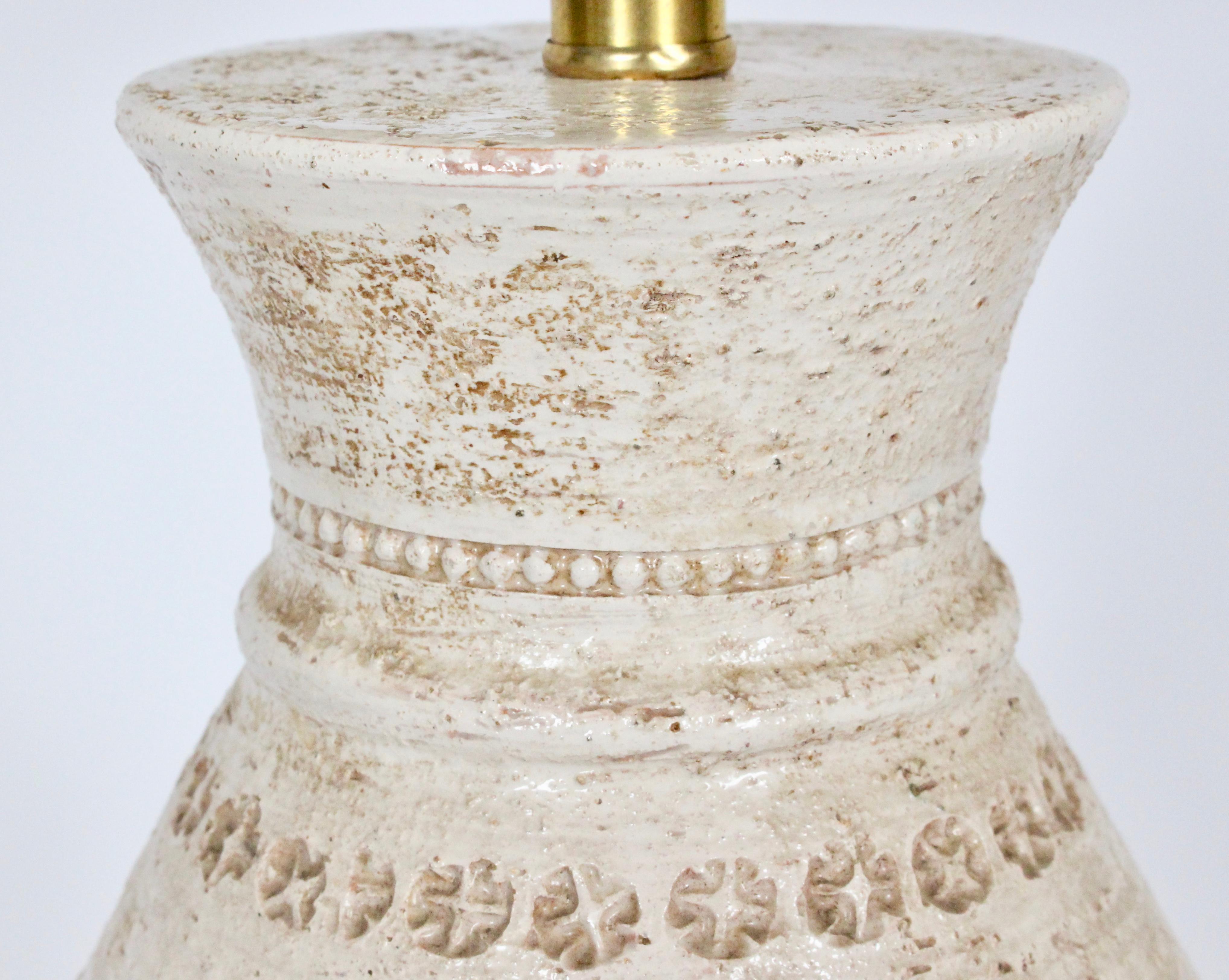 Aldo Londi for Bitossi Imprinted Cream and Off White Glazed Pottery Table Lamp In Good Condition For Sale In Bainbridge, NY