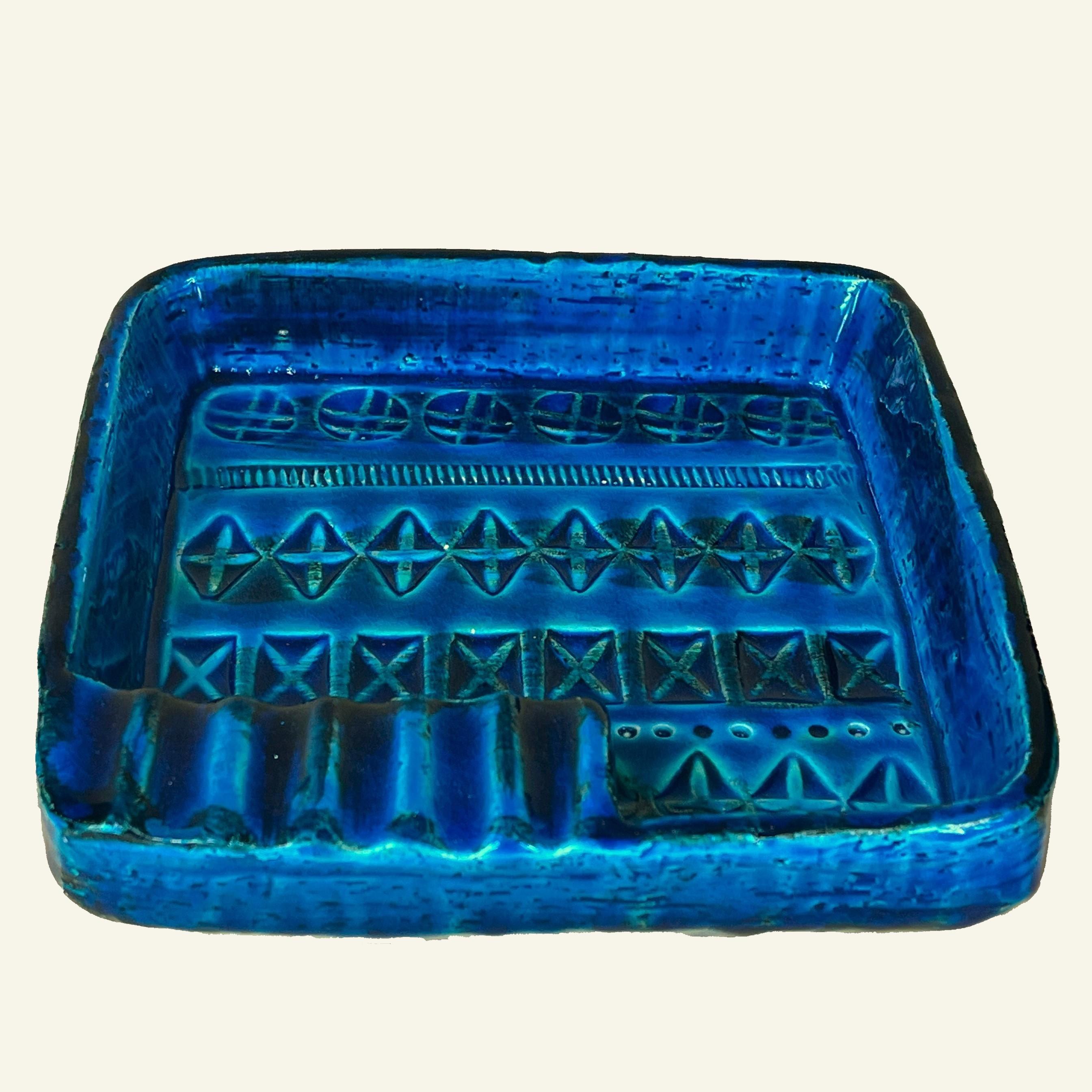 An Italian handmade glazed ceramic square empty-pocket / ashtray by Aldo Londi, in the Sahara collection range.

This particular piece was produced by Bitossi Ceramiche in the context of an advertisement /corporate objects deal with Gossi