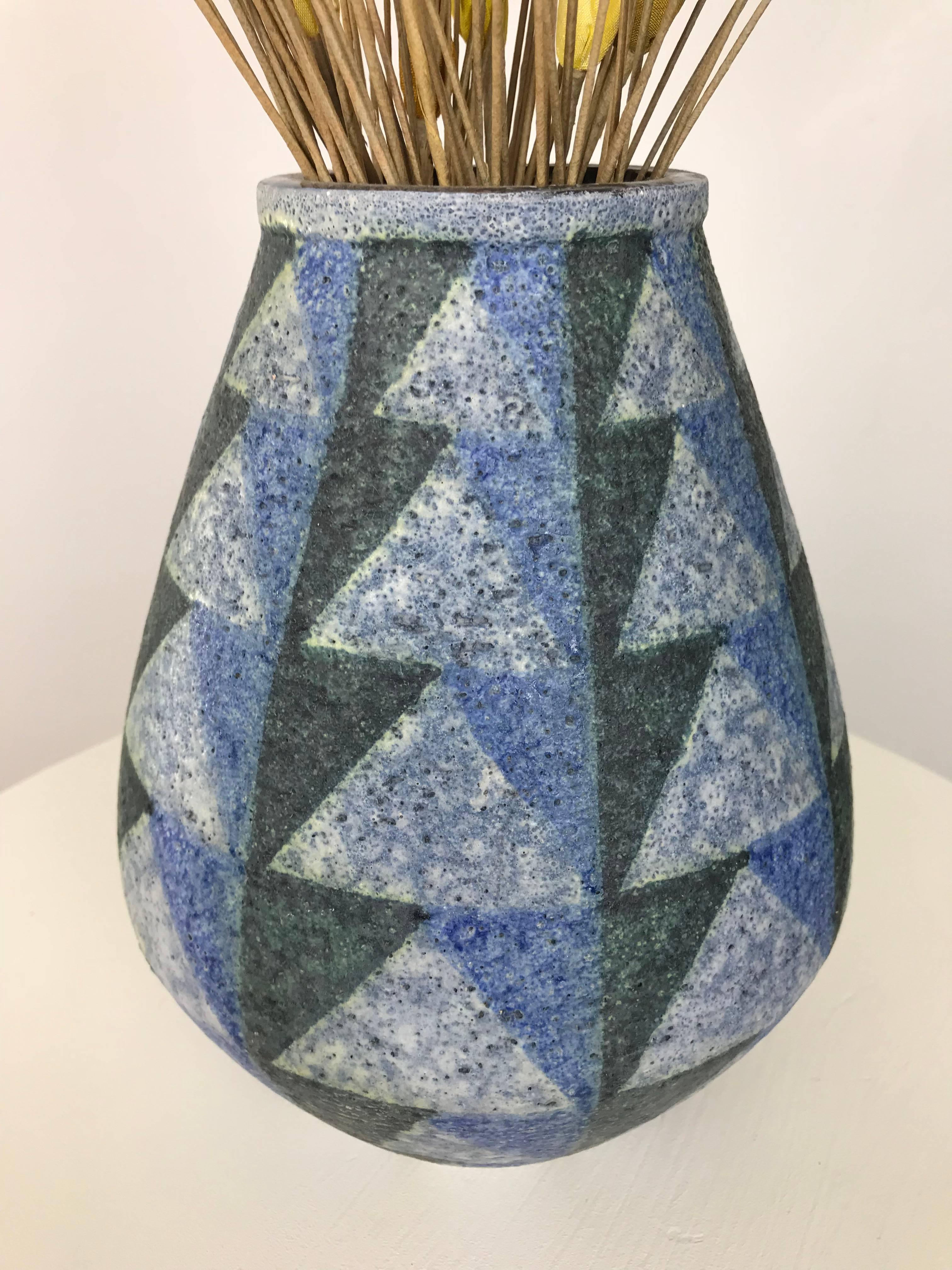 Aldo Londi for Bitossi Raymor Modernist Ceramic Jug or Vase & Faux Flower Spray In Fair Condition In Southampton, NJ