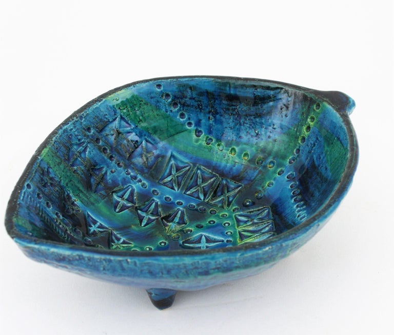 Hand-Crafted Aldo Londi for Bitossi Rimini Blu Leaf Shaped Glazed Ceramic Bowl / Ashtray For Sale