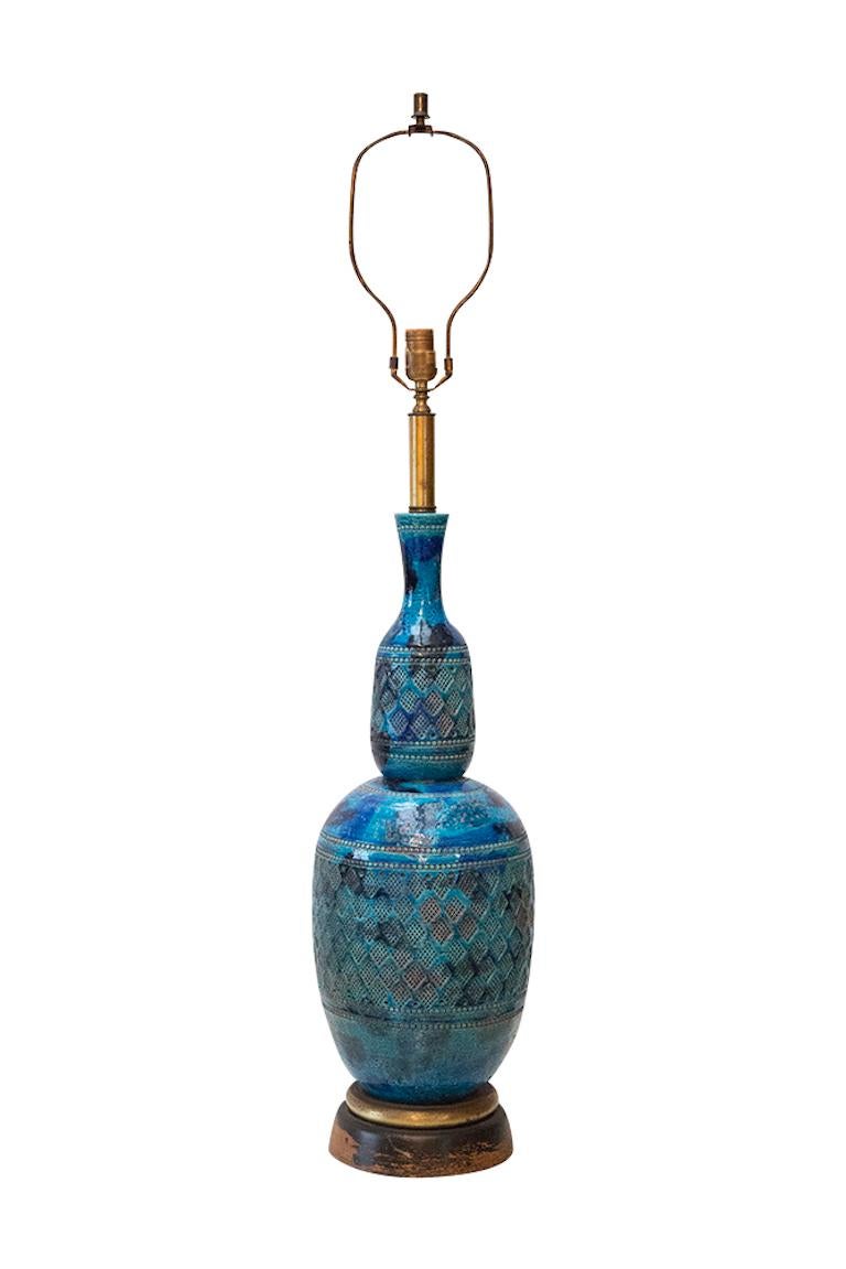 A beautiful Italian pottery lamp designed by Aldo Londi for Bitossi. Hand decorated with gorgeous, hand applied pattern throughout the ceramic base. Varying shades of blue, peacock blue and turquoise create a beautiful, widely adored finish.