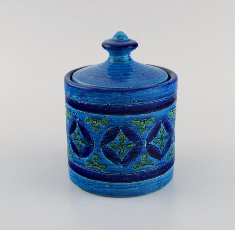 Aldo Londi for Bitossi. Rimini-blue lidded jar in glazed ceramics with geometric patterns. 
1960s.
Measures: 15 x 11.5 cm.
In excellent condition.
Stamped.