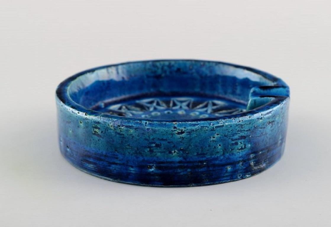 Aldo Londi for Bitossi. Small bowl in Rimini-blue glazed ceramics with geometric patterns. 1960s.
Measures: 12 x 3.5 cm.
In excellent condition.
Stamped.