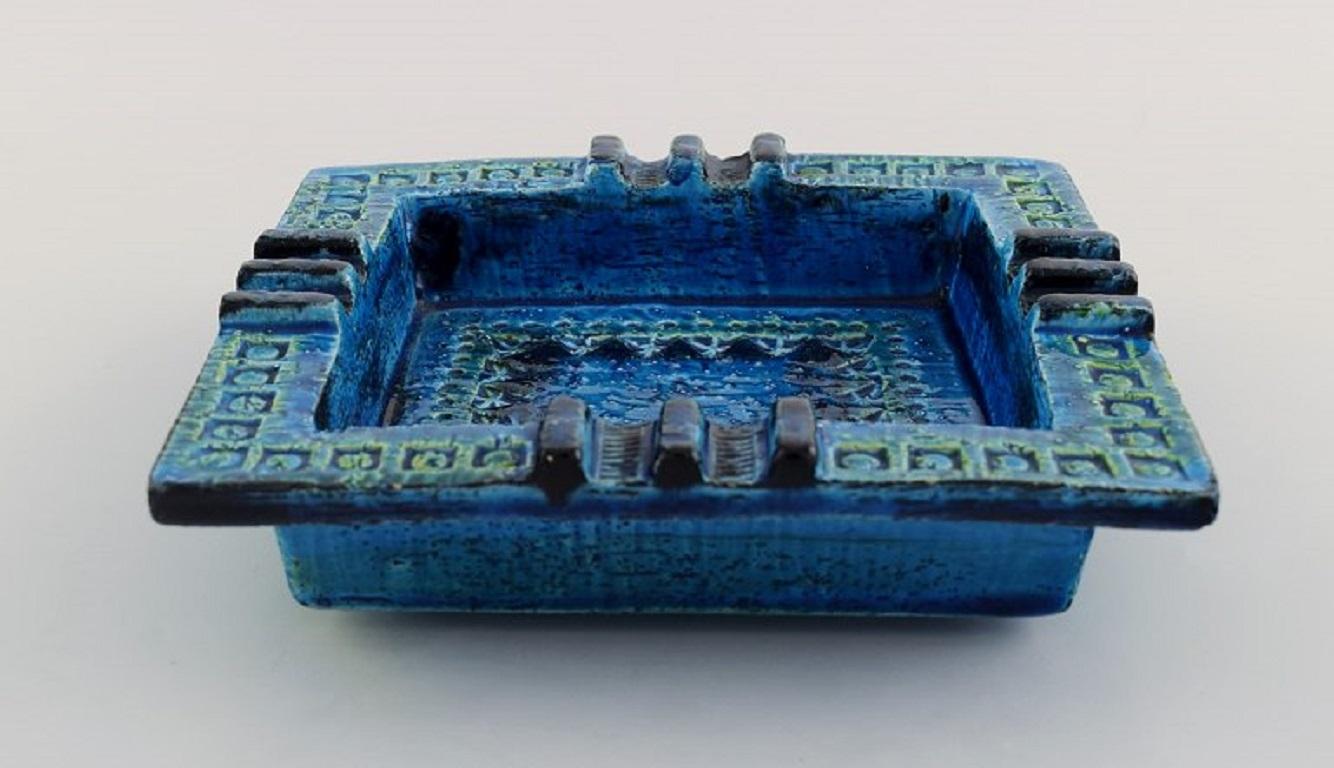 Aldo Londi for Bitossi. Square bowl in Rimini-blue glazed ceramics with geometric patterns. 1960s.
Measures: 19 x 19 x 5 cm.
In excellent condition.
Stamped.