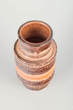 Aldo Londi for Bitossi. Stoneware “Sahara” vase with orange-brown relief glazing