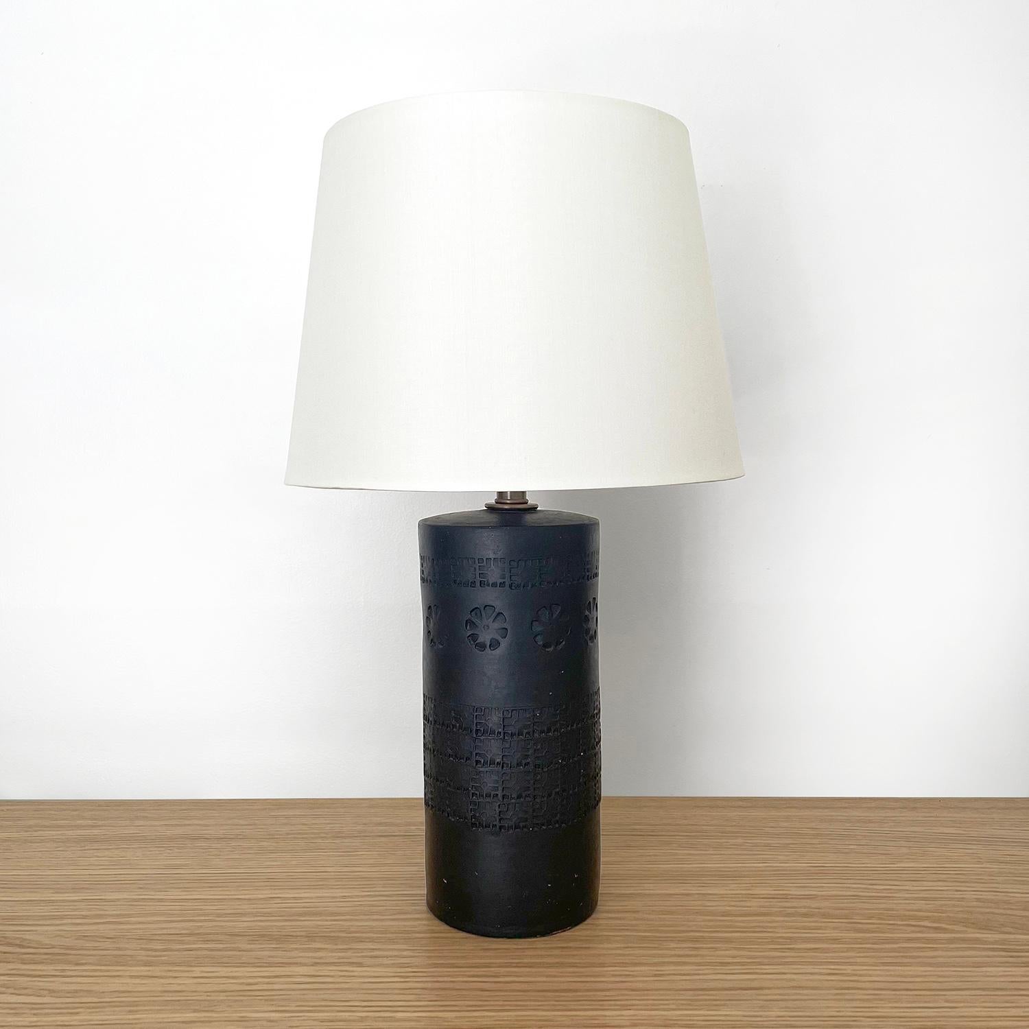 Aldo Londi table lamp 
Italy, circa 1960s
Manufactured by Bitossi
This piece is a timeless Classic 
Organic composition and feel
Matte black stamped terracotta lamp base has minor loss of exterior coating in places
Each reveals a warm pink hue