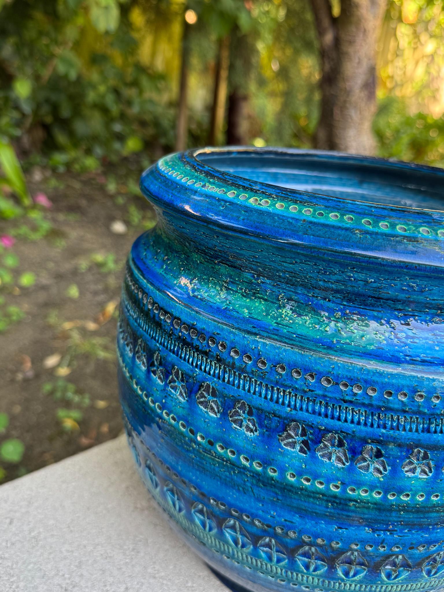 XX secolo Aldo Londi Grande fioriera in ceramica smaltata blu Rimini per Bitossi, Italia C.C.