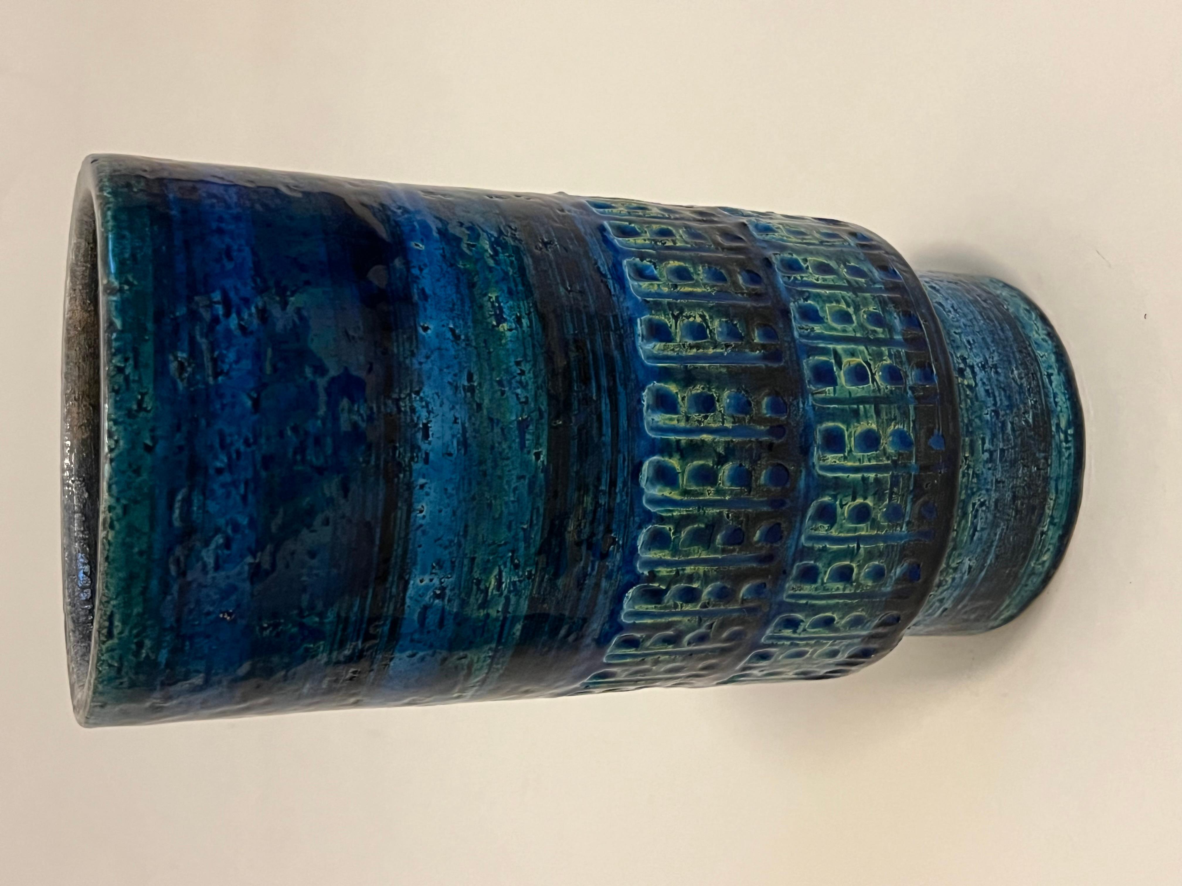 Aldo Londi Vaso in ceramica blu Bitossi Rimini di metà secolo per Raymor
Etichetta di carta sul fondo.  Dipinto sul fondo 