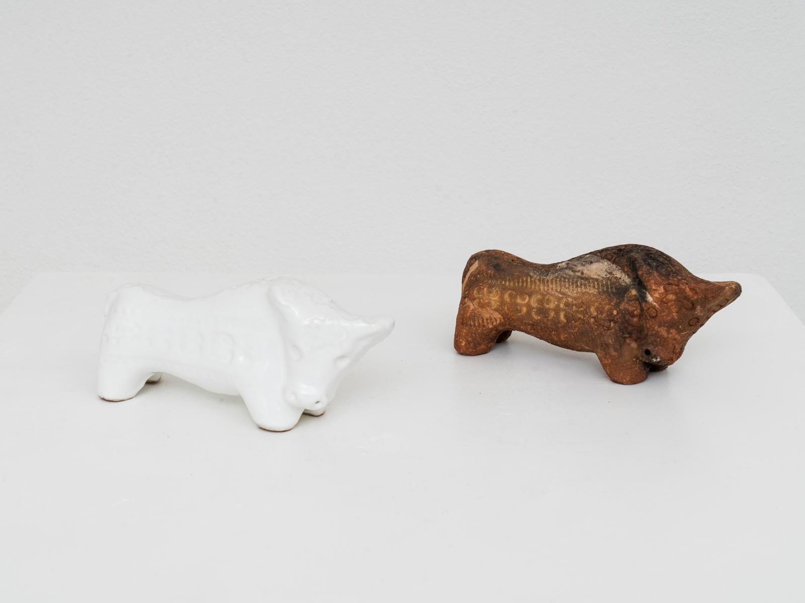 This iconic pair of bulls was designed by Aldo Londi for Bitossi, when he was directing the ceramic factory based in Montelupo Fiorentino. Mostly produced in the common 