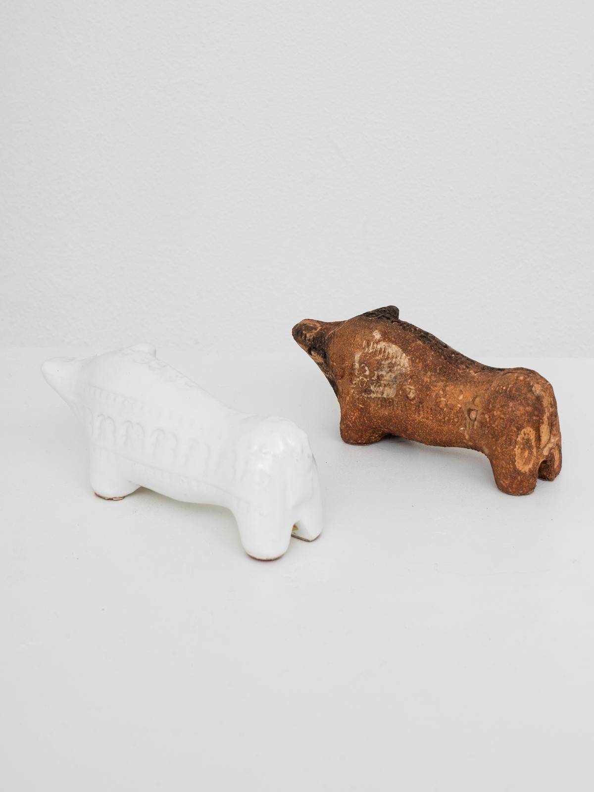 Mid-Century Modern Aldo Londi Pair of Ceramic Bulls for Bitossi White and Terracotta Finishing 1960 For Sale