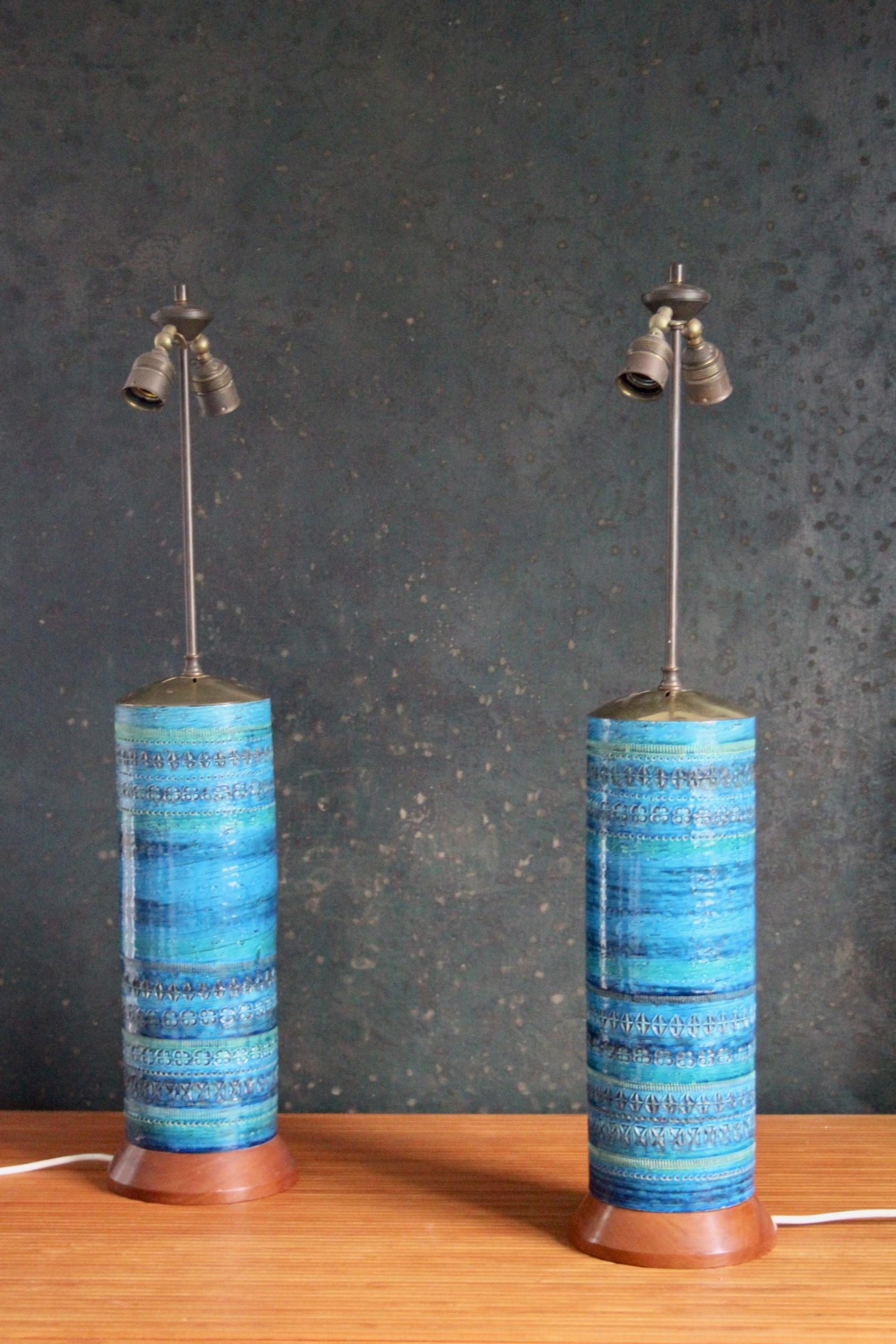 Aldo Londi coppia di lampade da tavolo per Bitossi 'Rimini blue' Italia 1960 , dimensioni senza paralume H 82 per Diam 14 cm