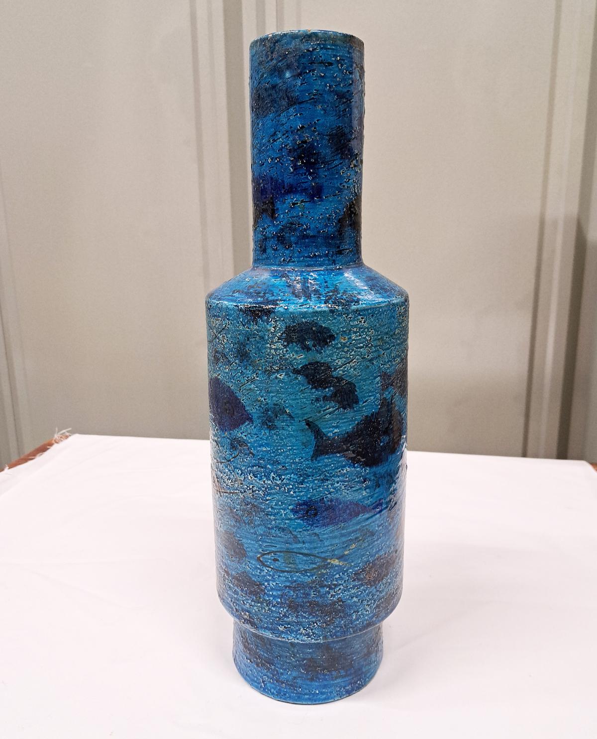 A rare Aldo Londi pesce vase, Rimini Blu series fish ceramic vase for Bitossi, 1950`s ca, Italy. This Aldo Londi fish vase is part of the Rimini Blu series which is Londi`s signature line and a Mid-century pottery classic. This is an early piece and