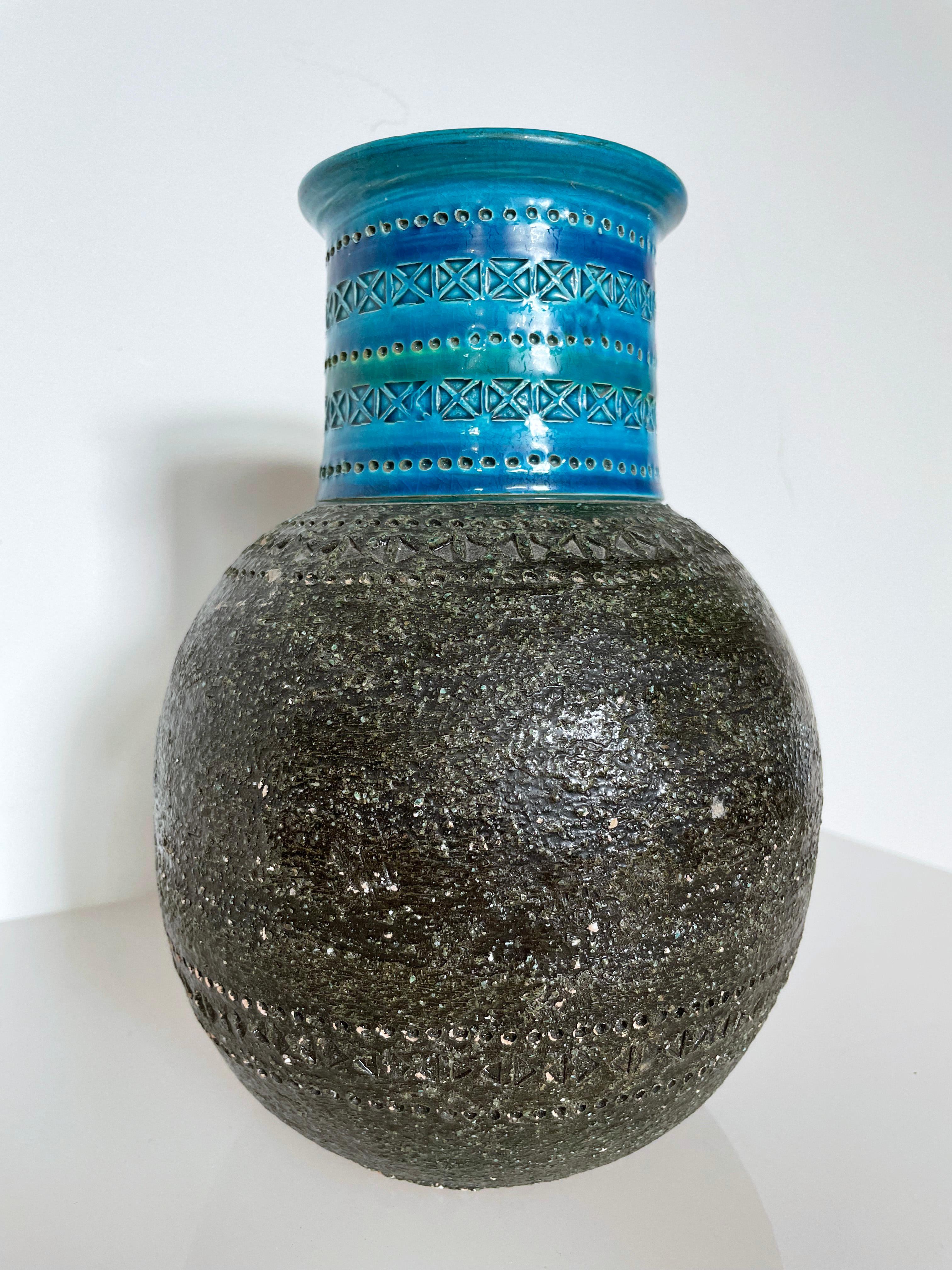 Mid-Century Modern Aldo Londi Rimini Blue Vase for Bitossi, Italy For Sale