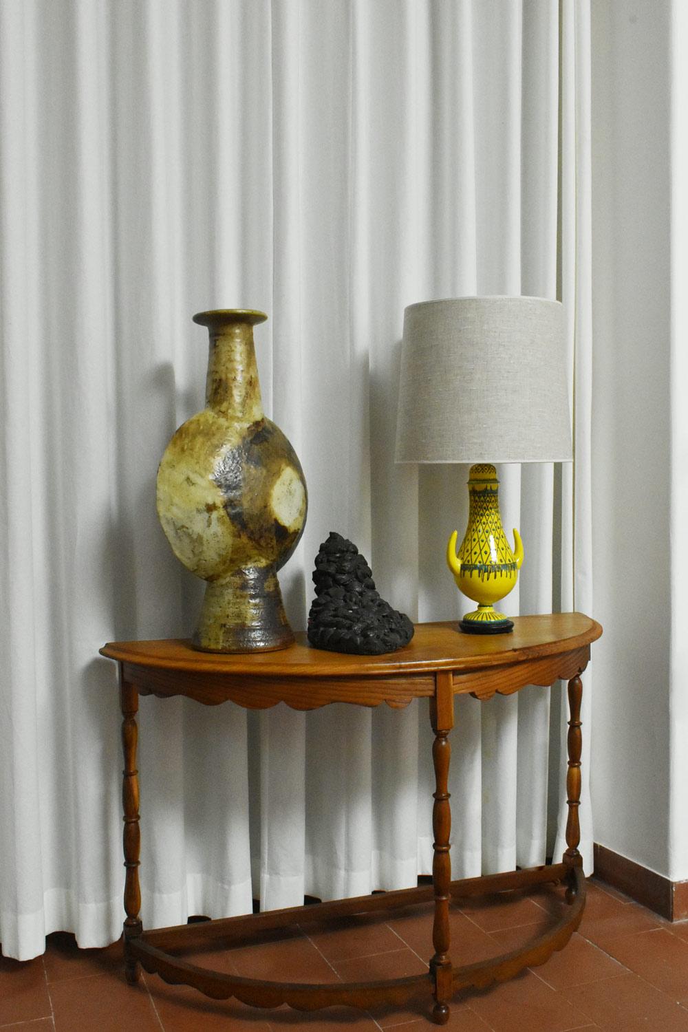 Glazed Aldo Londi yellow horns ceramic lamp. For Sale