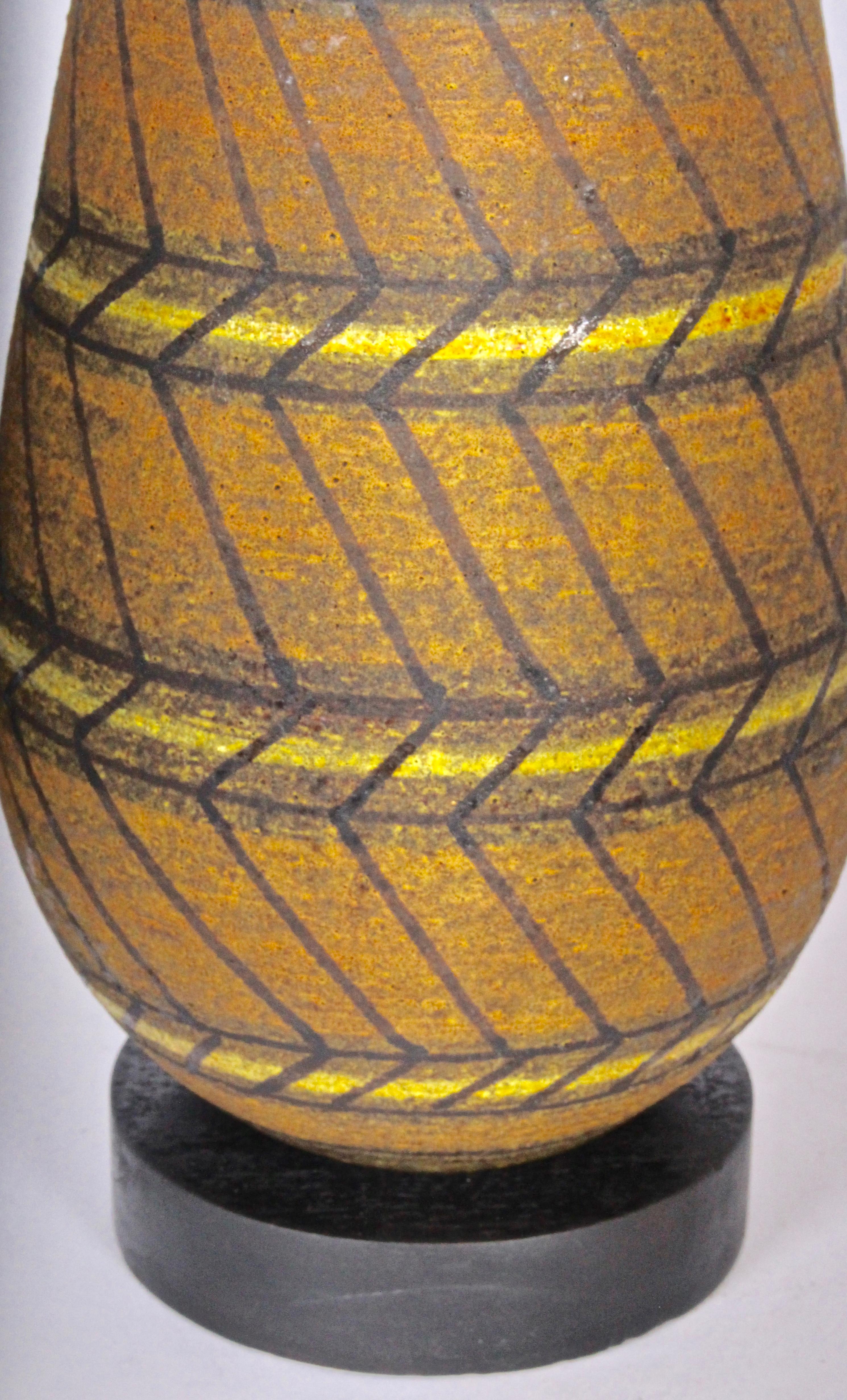 20th Century Aldo Londi Geometric Cocoa Art Pottery Table Lamp Hand Painted in Yellow, 1950s For Sale