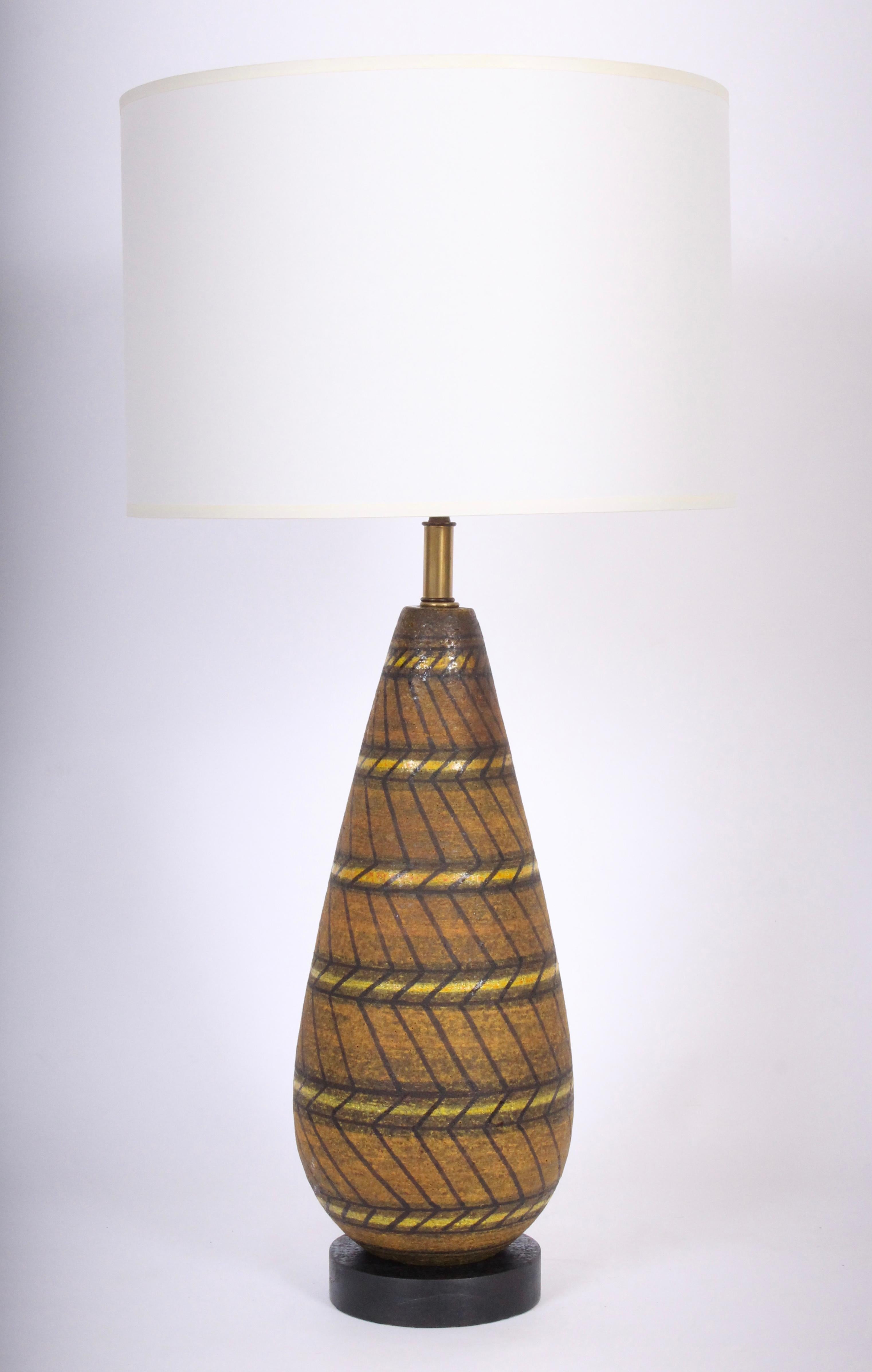 Ceramic Aldo Londi Geometric Cocoa Art Pottery Table Lamp Hand Painted in Yellow, 1950s For Sale