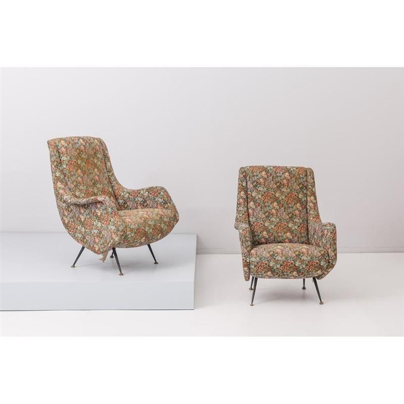 Aldo Morbelli
Production Italy 1950 ca.
Pair of armchairs wooden structure with stuffing and flush fabric covering, stiletto feet in painted metal and brass.

Needs to be reupholstered 