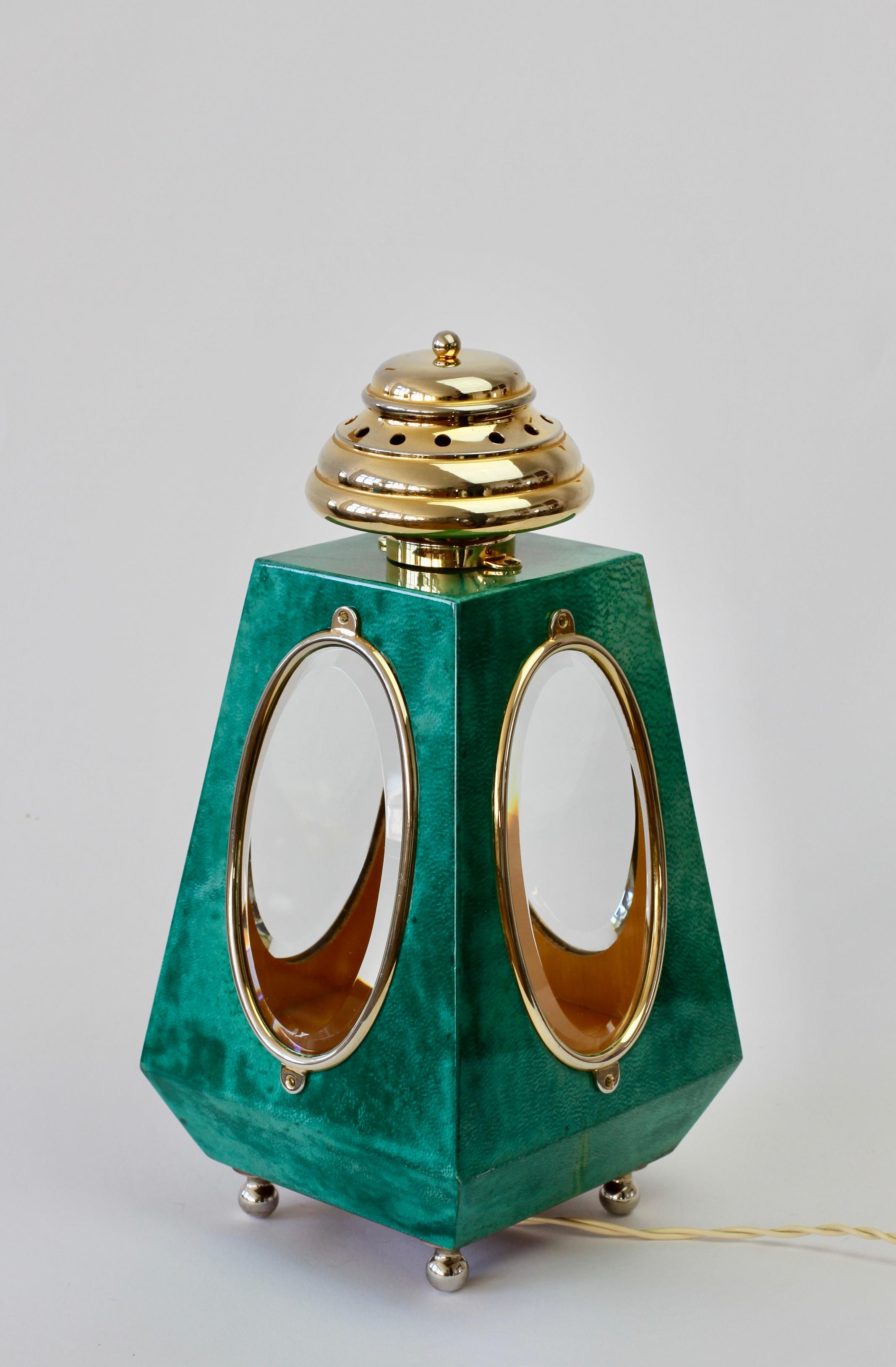 Aldo Tura 1960s Midcentury Table Lamp / Lantern in Green Italian Goatskin In Fair Condition In Landau an der Isar, Bayern