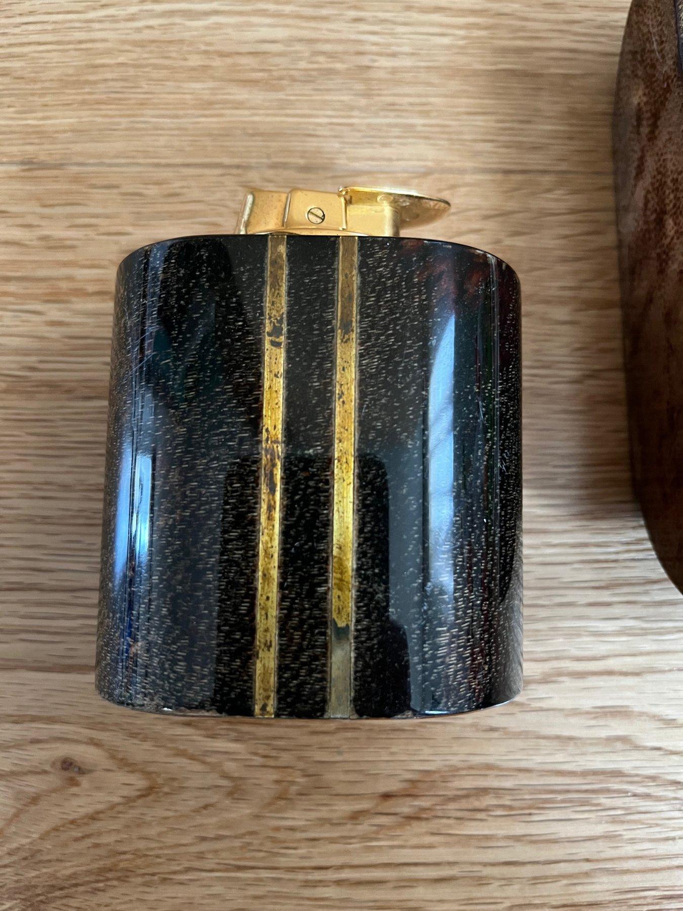 Aldo Tura ashtray and lighter in goatskin veneer with brass elements In Excellent Condition For Sale In Schaerbeek, BE