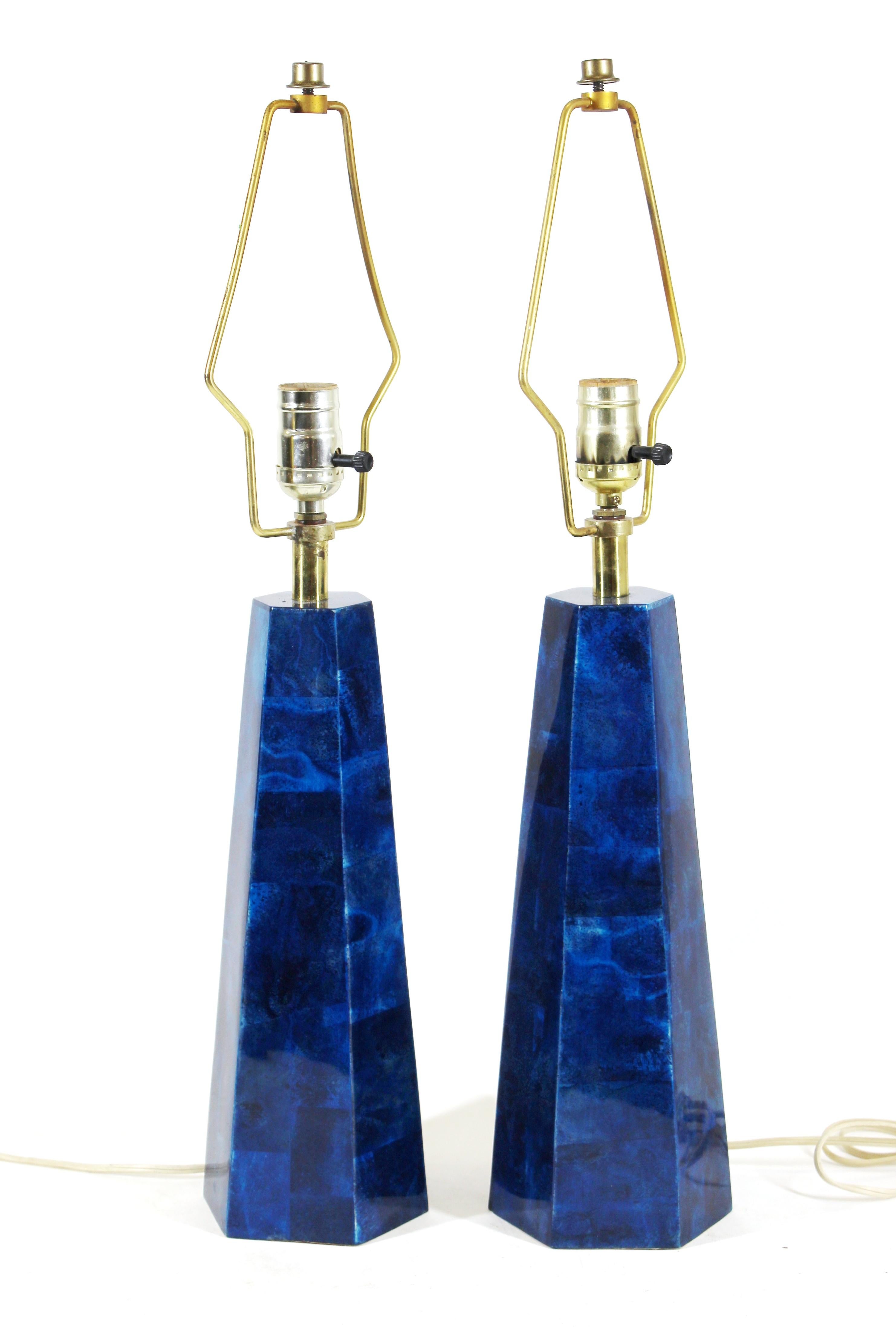 Aldo Tura attributed Italian Mid-Century Modern pair of table lamps in blue lacquered tessellated goatskin.