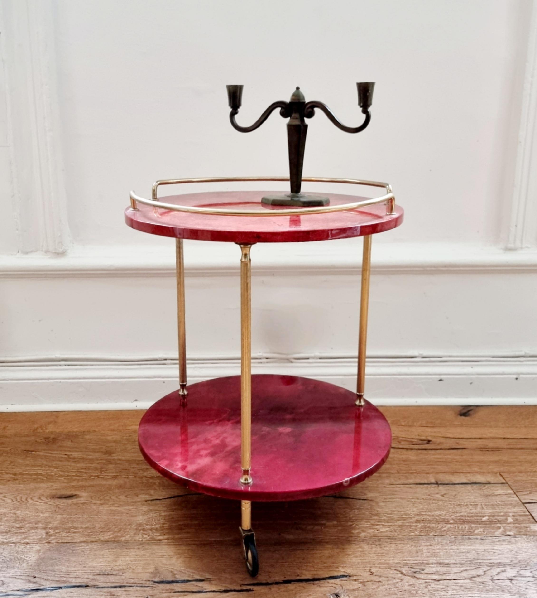 Aldo Tura, Carrito de Bar, Piel de Cabra Roja, Mediados de Siglo Italiano / Hollywood Regency Regencia de Hollywood en venta