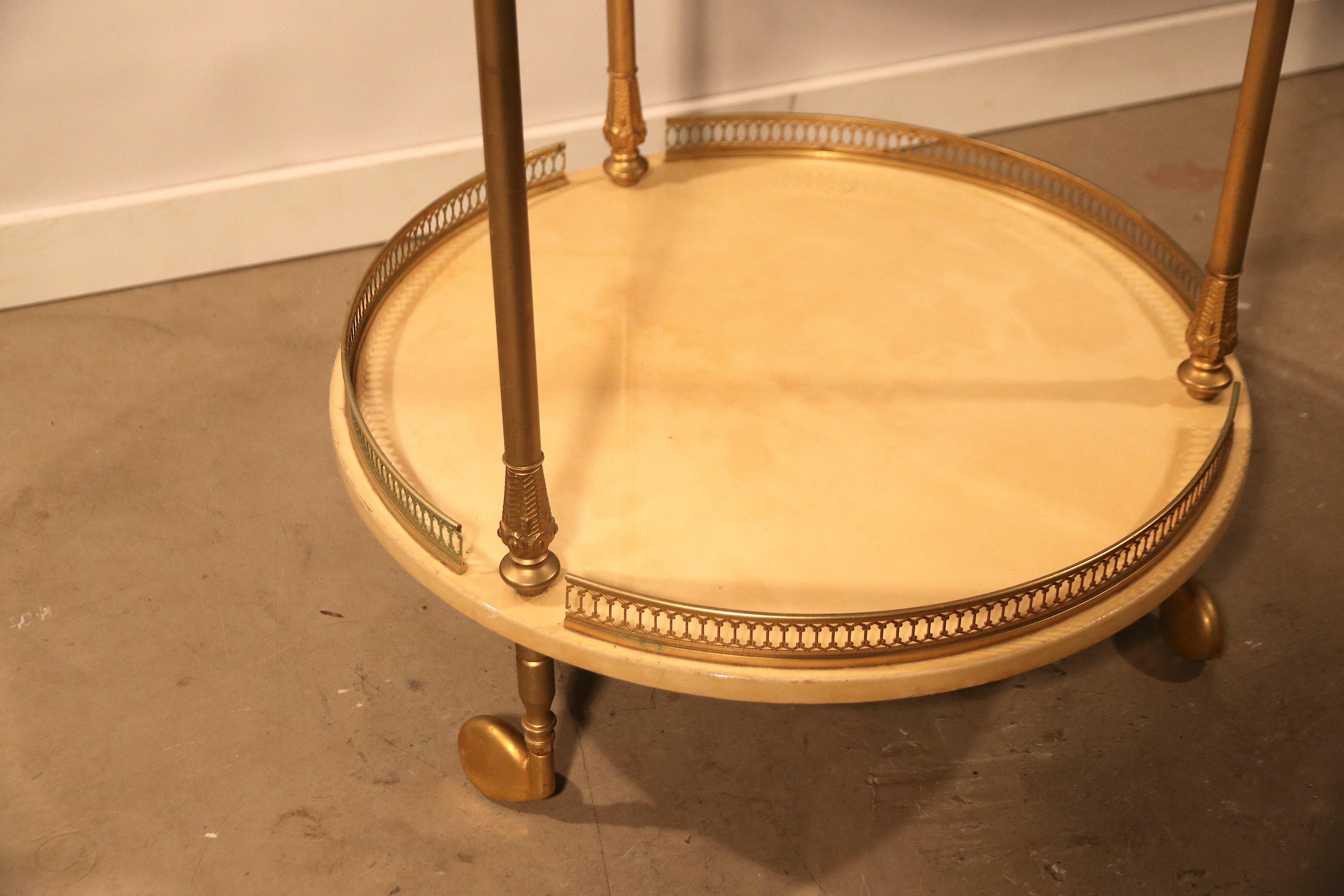 Aldo Tura Bar Cart Serving Liquor Trolley in Brass Crème Dyed Vellum Goatskin In Excellent Condition For Sale In Amsterdam, NL