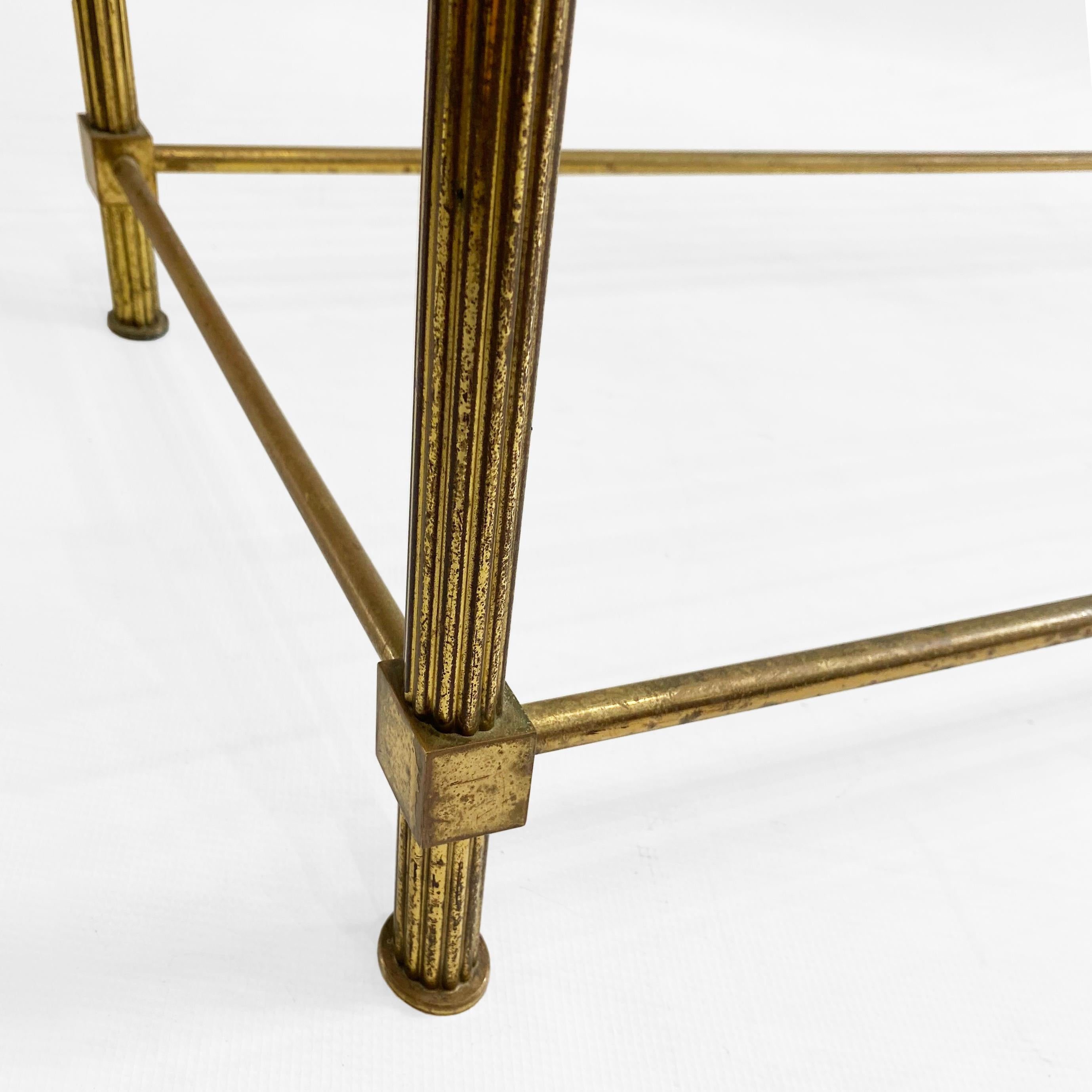 Ottone Tavolino rettangolare con piano in vetro di Aldo Tura 1960 Italia Hollywood Regency in vendita