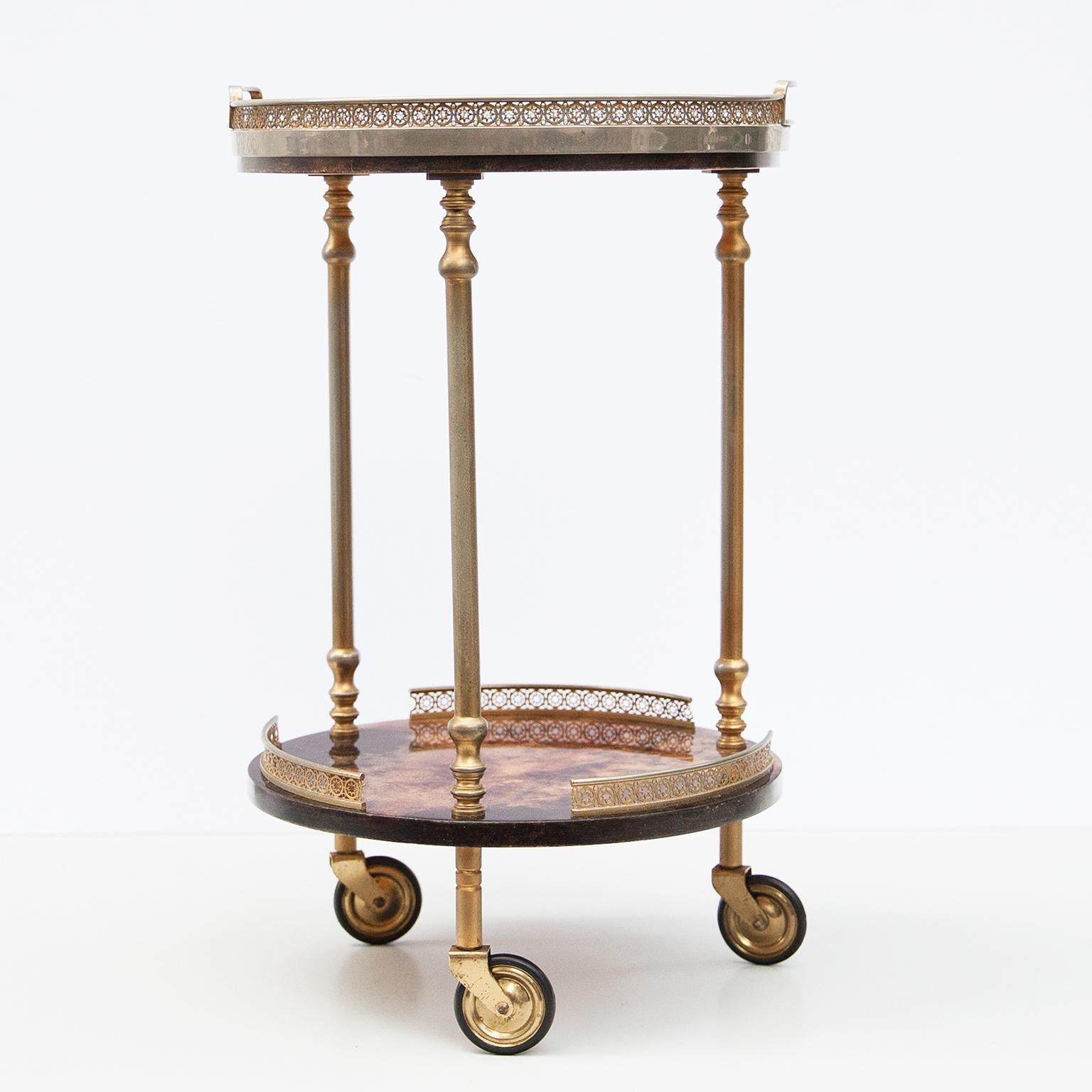Fine bar or serving cart by Aldo Tura Milan, Italy 1960s in very good vintage condition. The wooden frame is covered with brown colored goatskin, varnished in clear acrylic lacquer and polished brass with a removable glass tray.
This particular