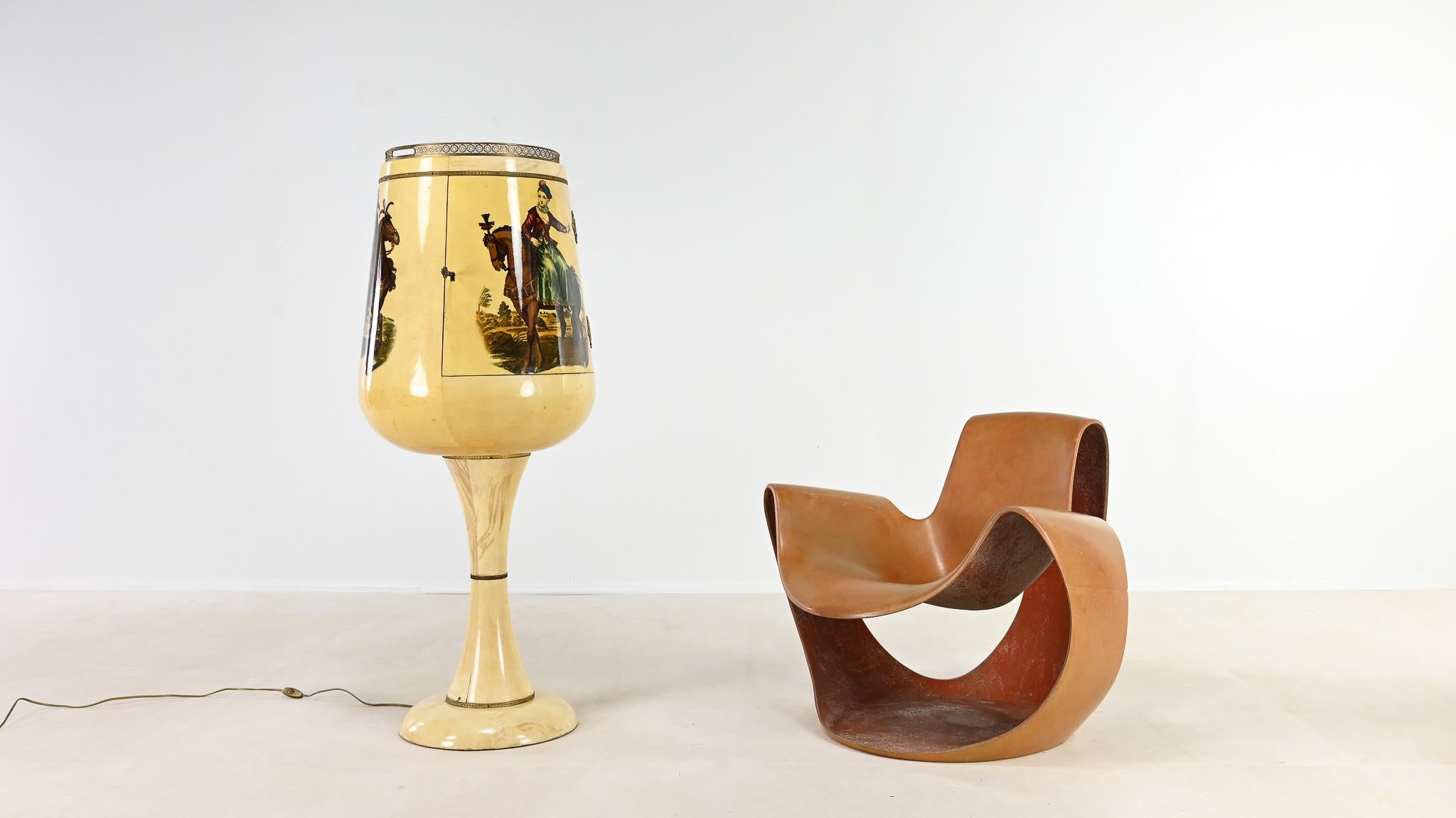 Illustration of Italian creative freedom in the mid-20th century, the Calice bar was designed by Aldo Tura, renowned for his innovative use of lacquered goatskin and his distinguished craftsmanship. This piece embodies the emblematic characteristics