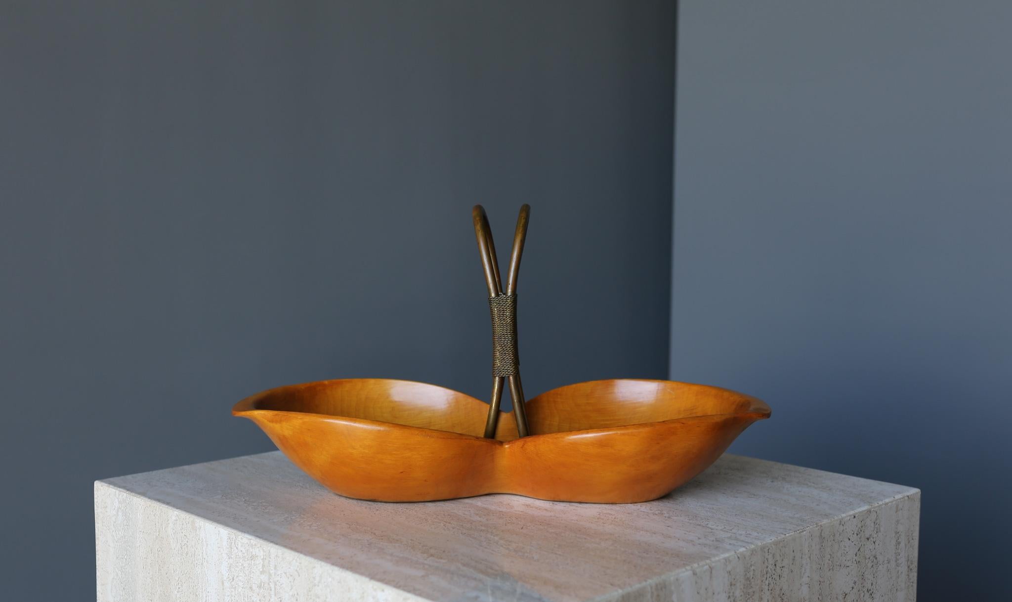 Mid-Century Modern Aldo Tura Carved Walnut Wood & Brass Bowl for Macabo, Italy, c.1970 For Sale