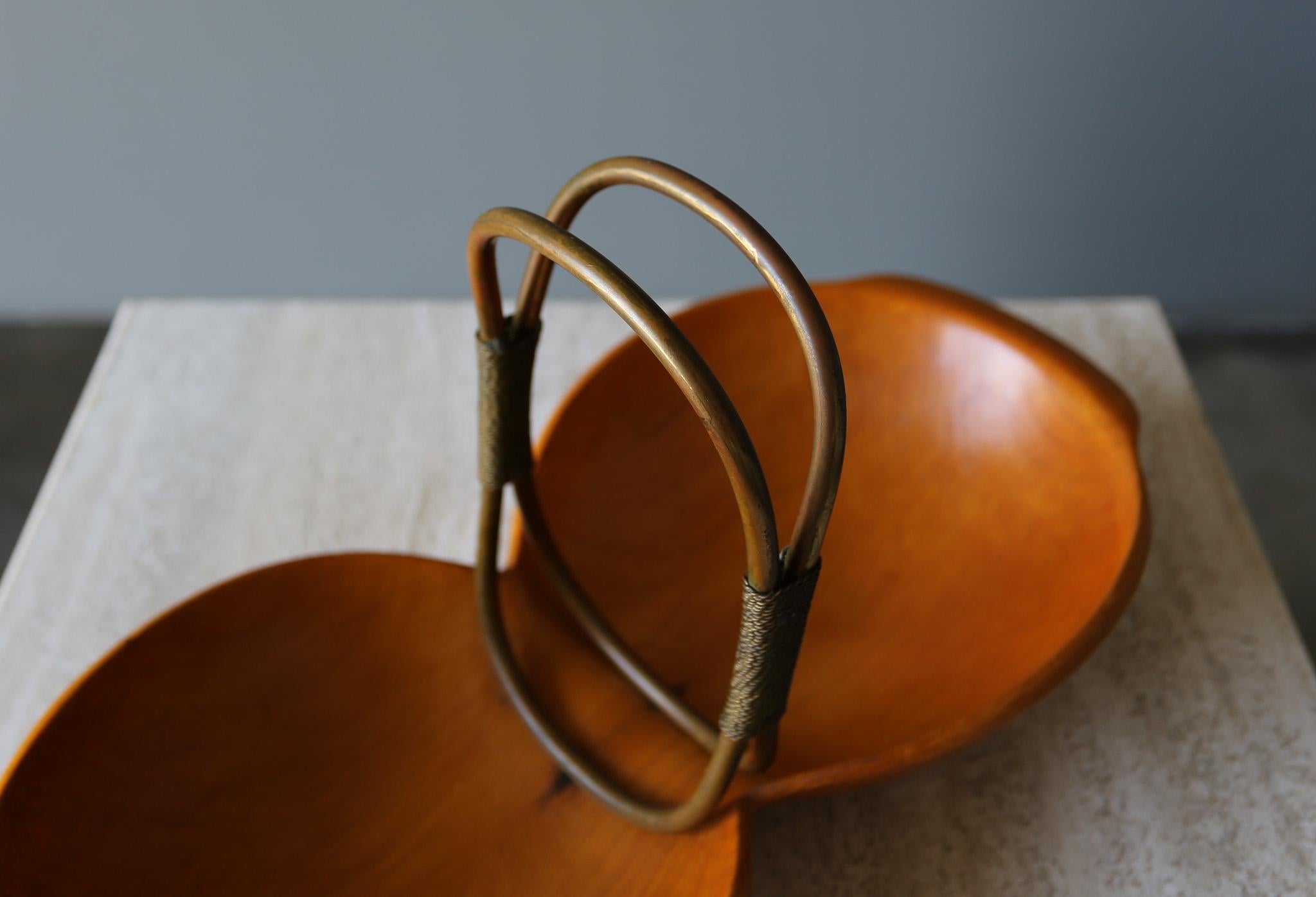 Aldo Tura Carved Walnut Wood & Brass Bowl for Macabo, Italy, c.1970 For Sale 3