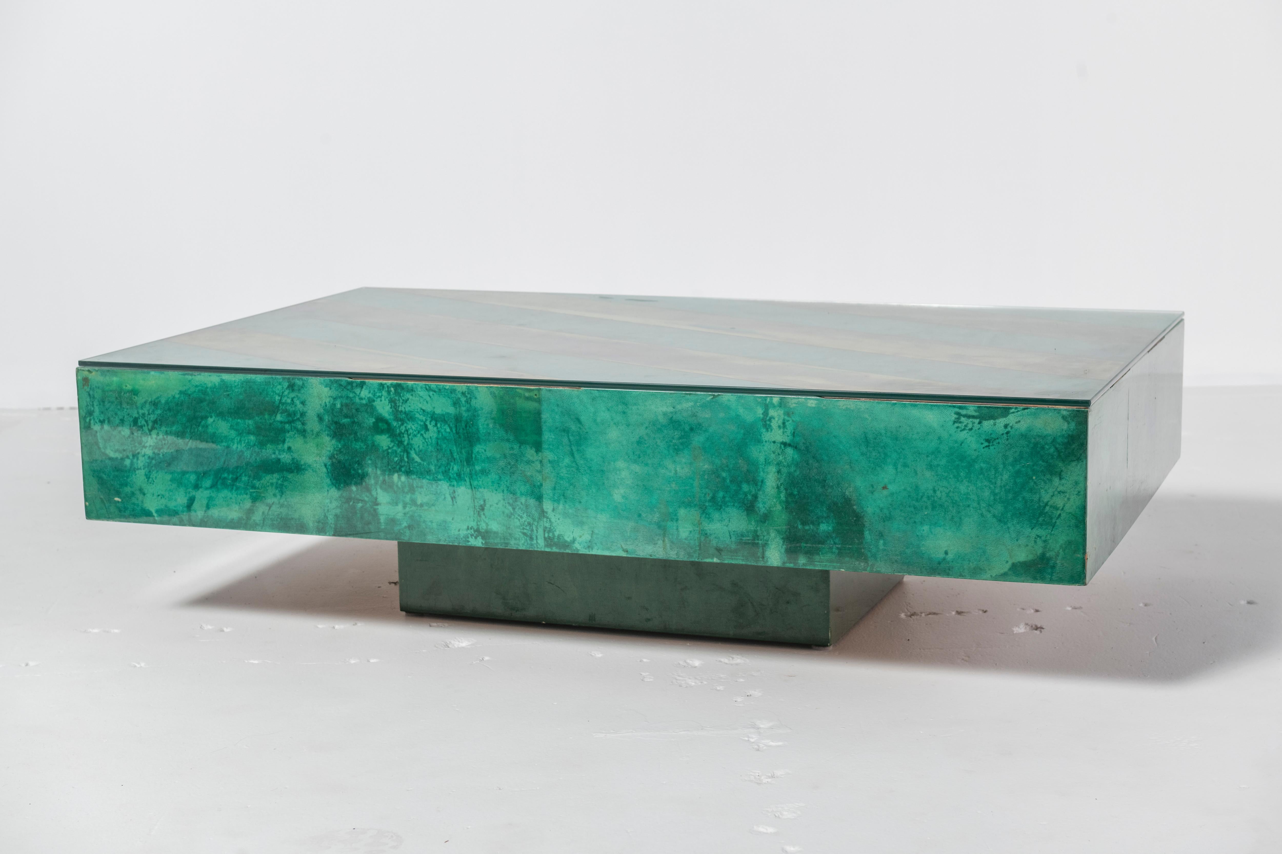 Aldo Tura Coffee Table in Emerald Green Parchment with Brass Inlay, 1979 In Good Condition For Sale In San Francisco, CA
