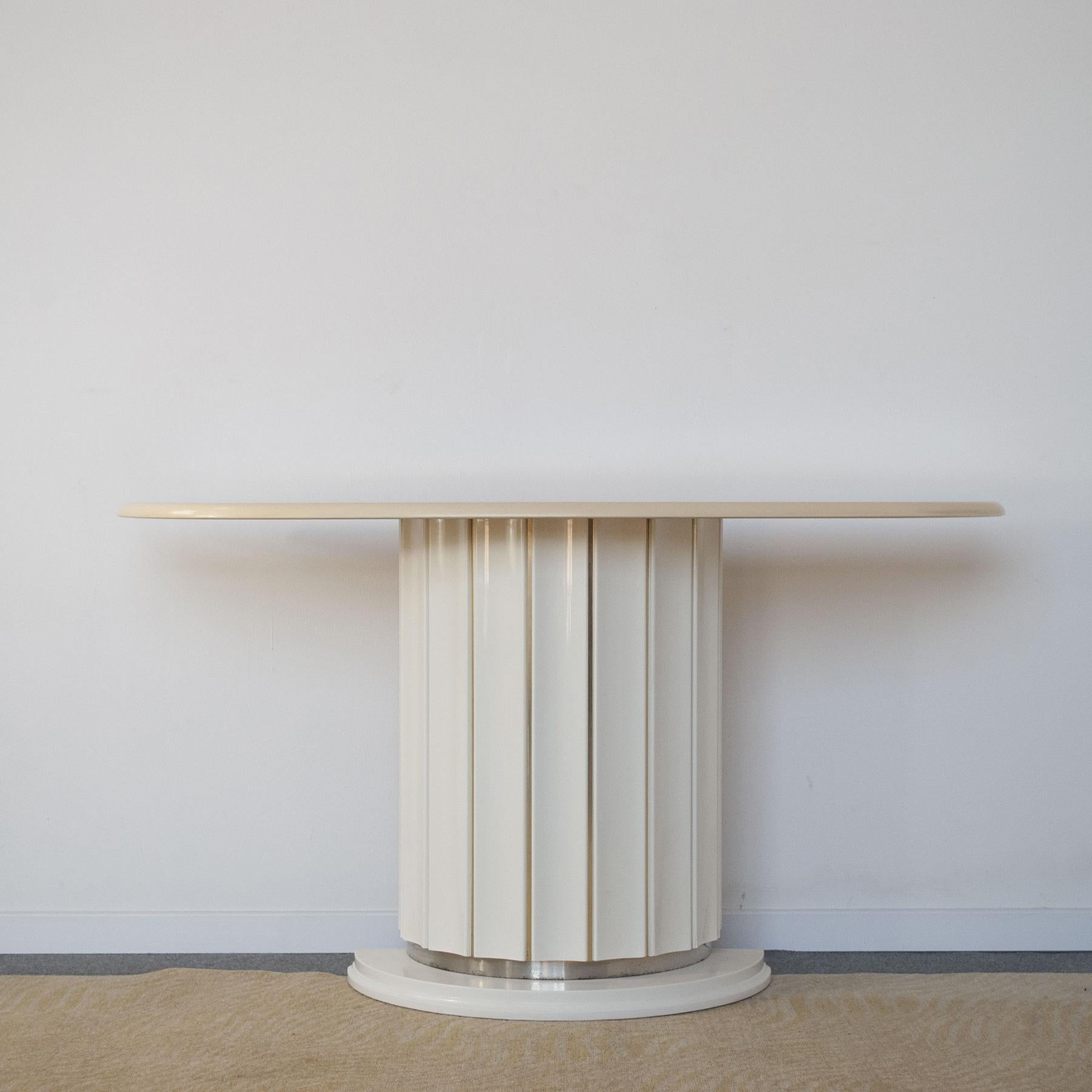 Italian console table from the late 1970s, modern Doric style, top in white lacquered wood, base in lacquered steel and brass profiles in the Aldo Tura style.