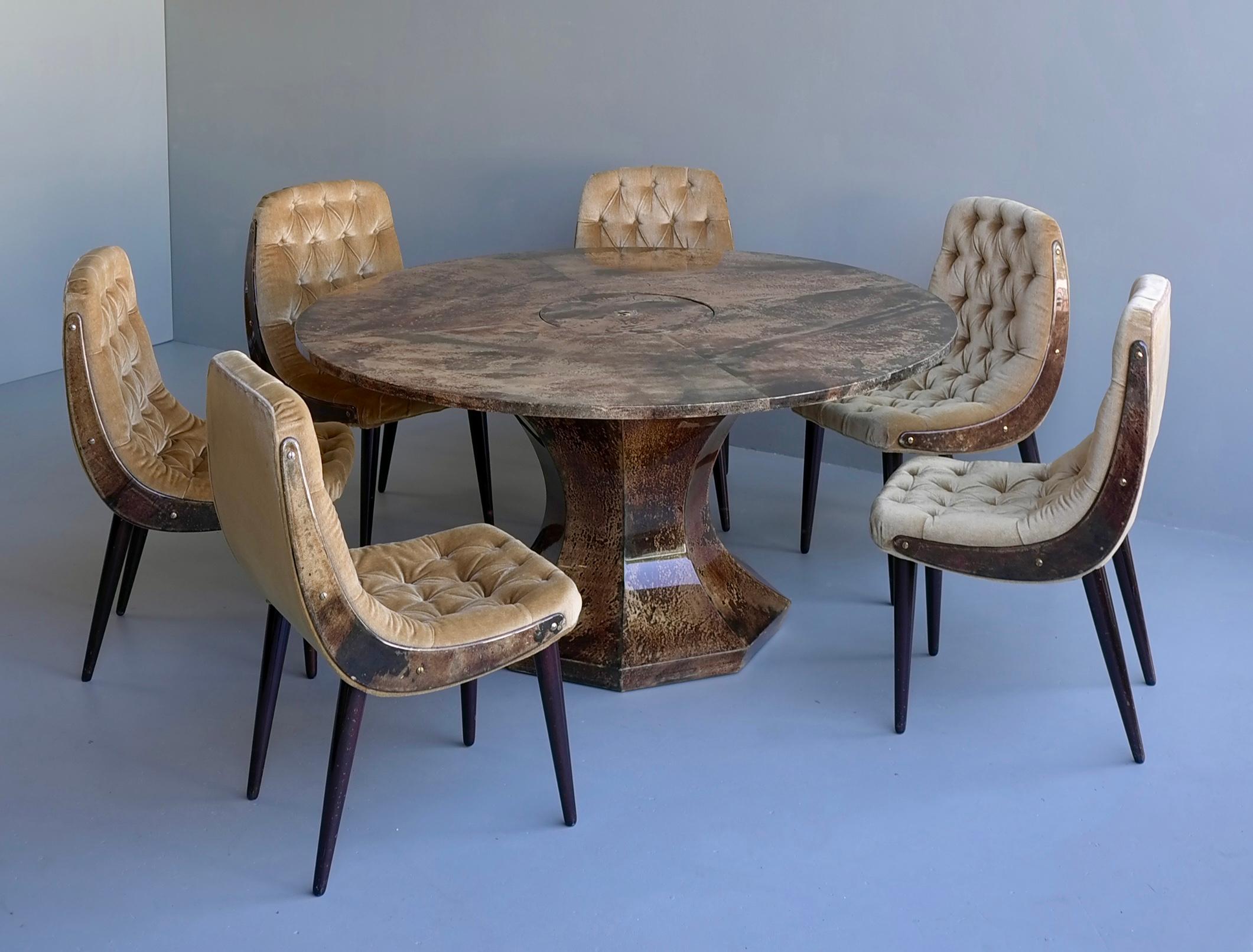 Milieu du XXe siècle Ensemble de salle à manger Aldo Tura:: table en parchemin de chèvre et 6 chaises en velours:: Italie 1950s en vente