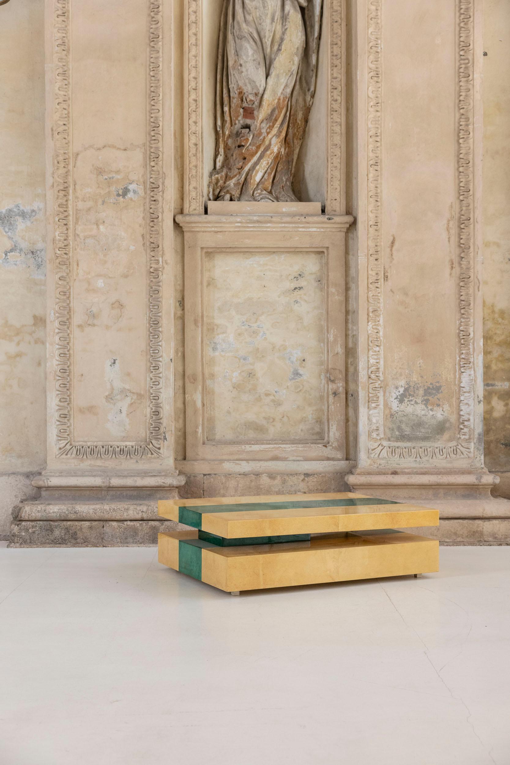 italien Table à rallonge Aldo Tura en bois laqué et parchemin, Italie 1960 en vente