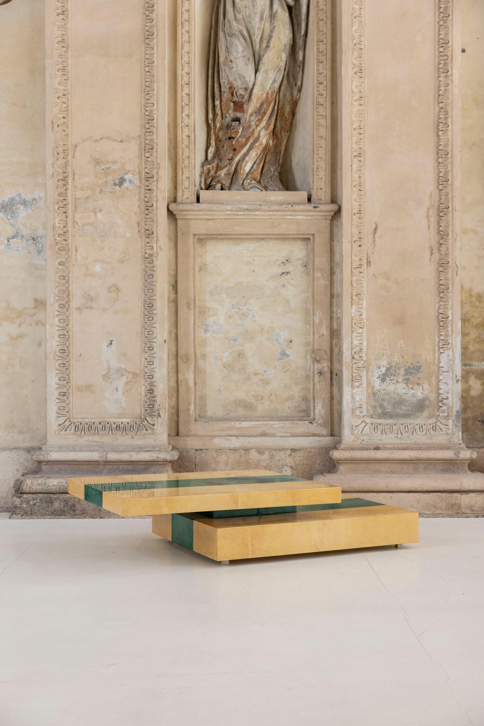 Table à rallonge Aldo Tura en bois laqué et parchemin, Italie 1960 Excellent état - En vente à Piacenza, Italy