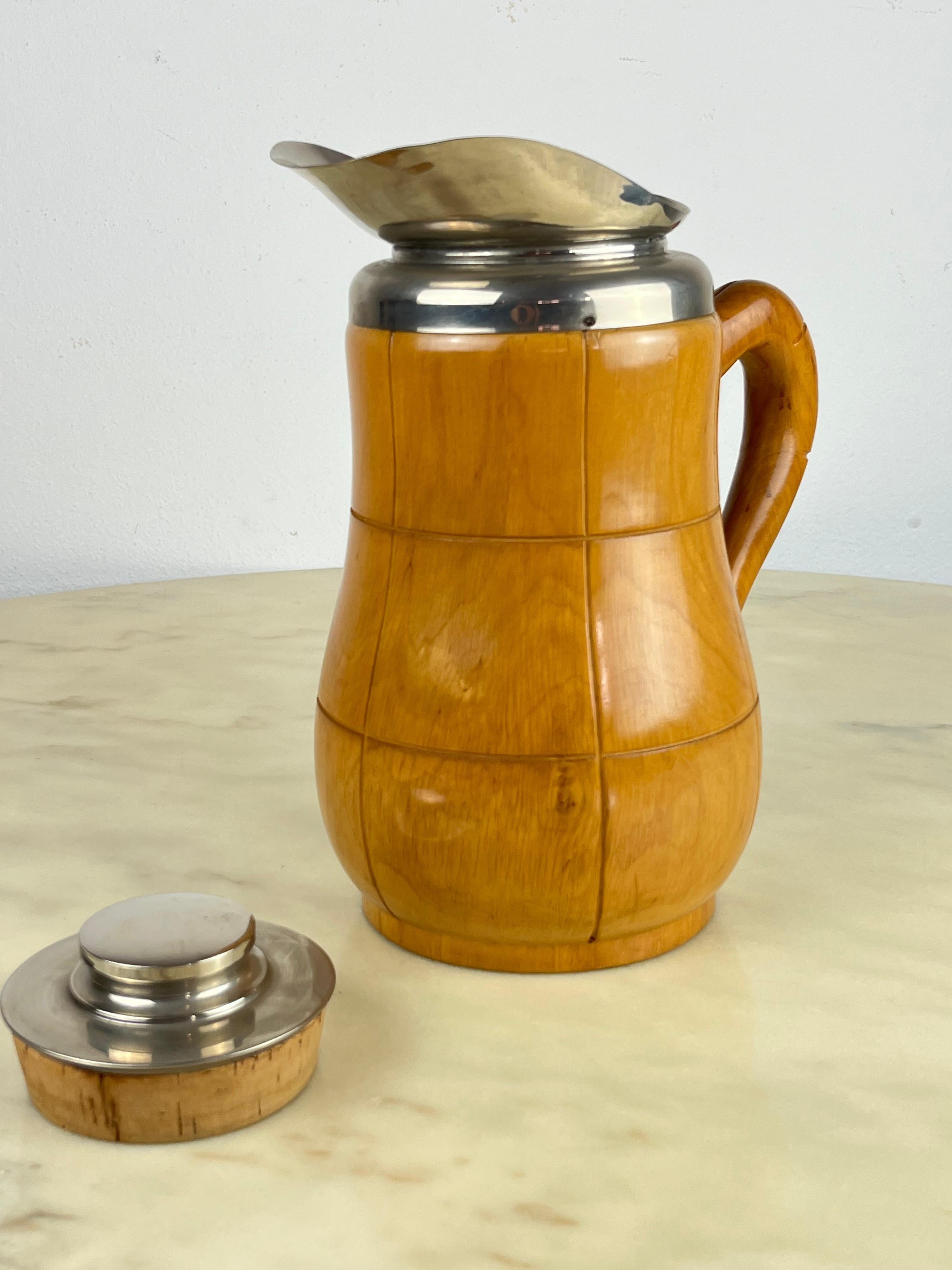 Aldo Tura for Macabo Milano Italia Thermos Decanter in walnut wood, 1950s
It belonged to my great-grandparents, it is intact and in good condition.Commissioned by Macabo Italia of Cusano in Milan to the well-known designer Aldo Tura.