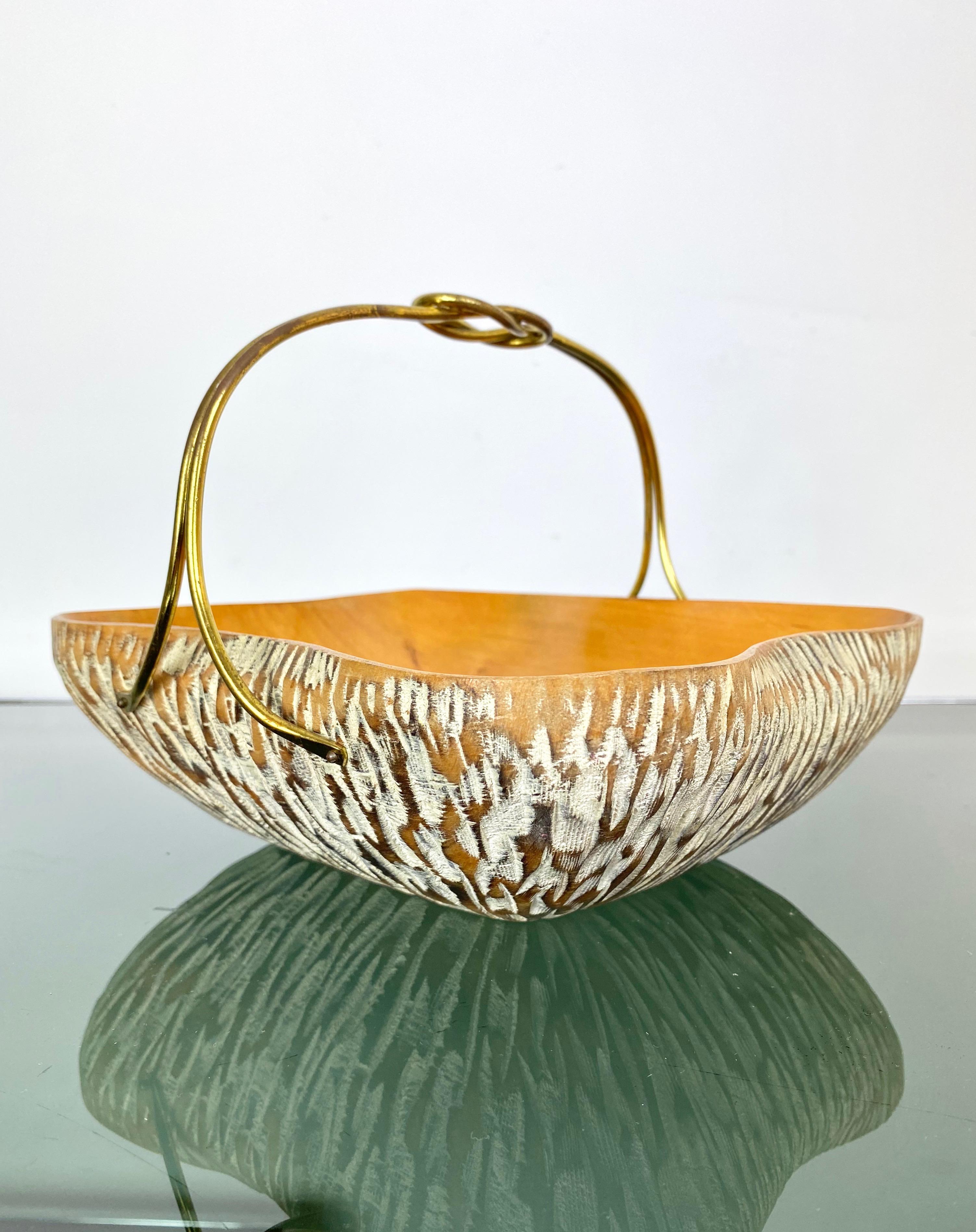 Carved Aldo Tura for Macabo Walnut Bowl Basket Centrepiece Wood and Brass, Italy, 1950s For Sale