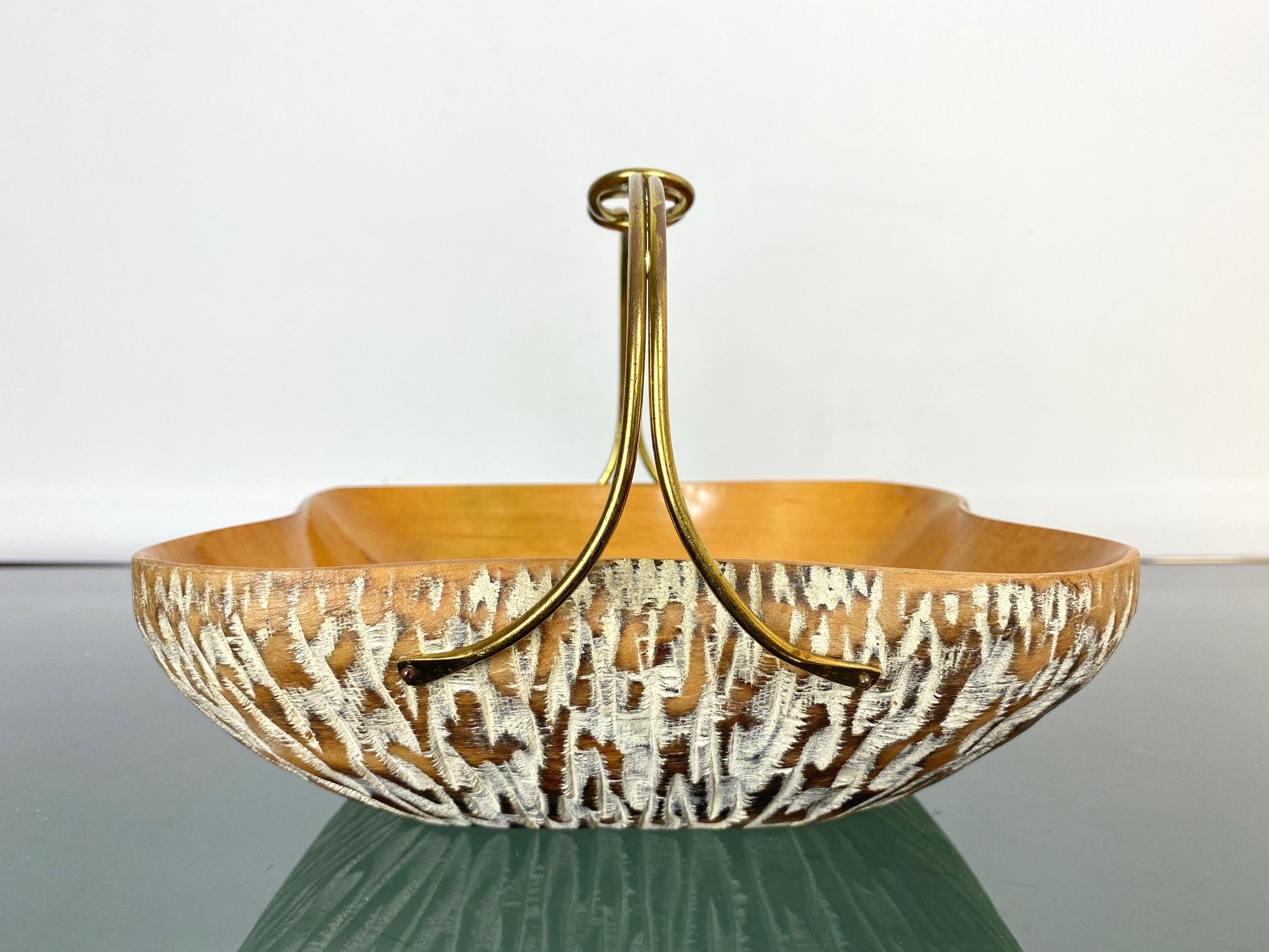 Mid-20th Century Aldo Tura for Macabo Walnut Bowl Basket Centrepiece Wood and Brass, Italy, 1950s For Sale