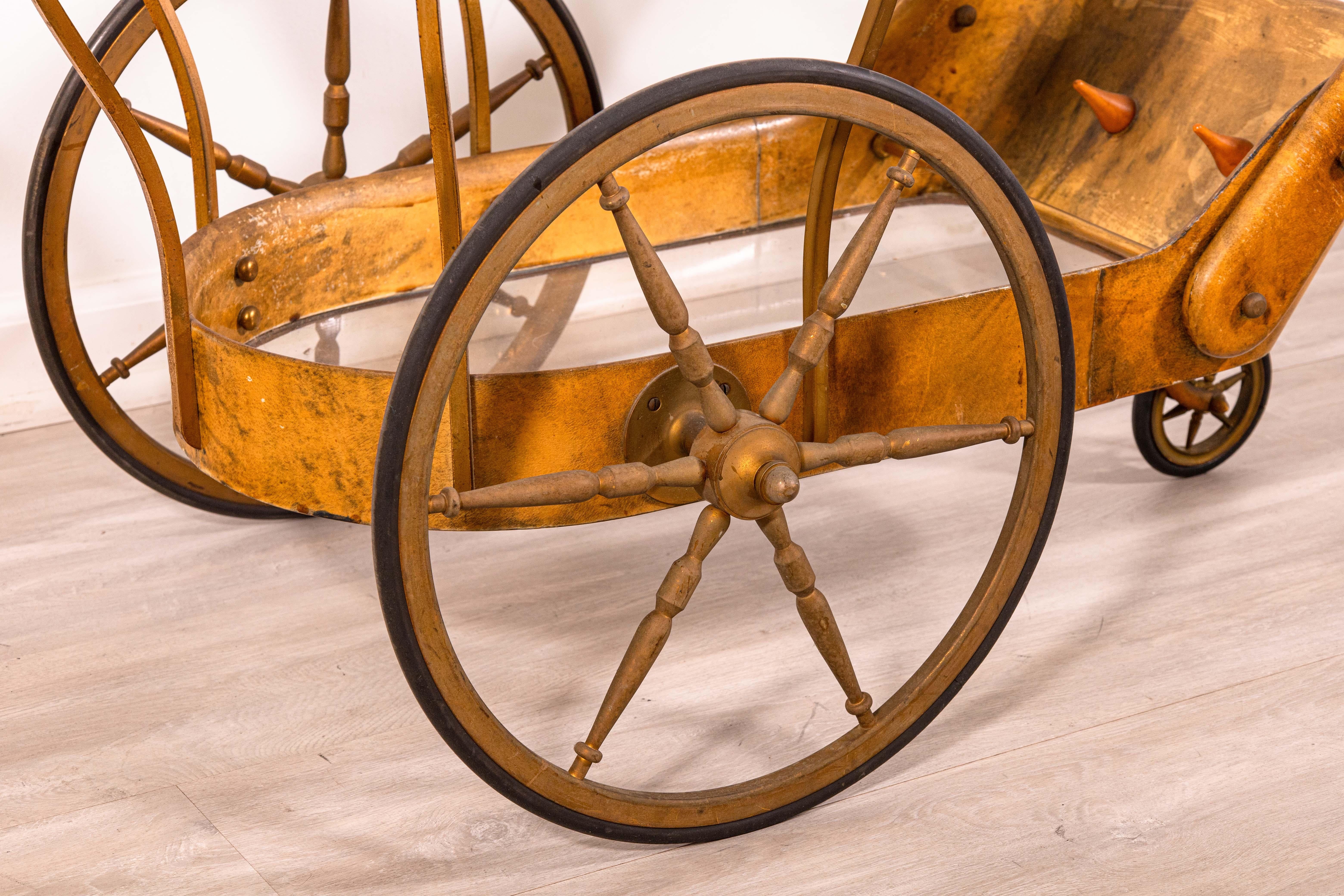 20ième siècle Chariot de service de bar en peau de chèvre Aldo Tura Vintage 1950s Mid Century Modern en vente