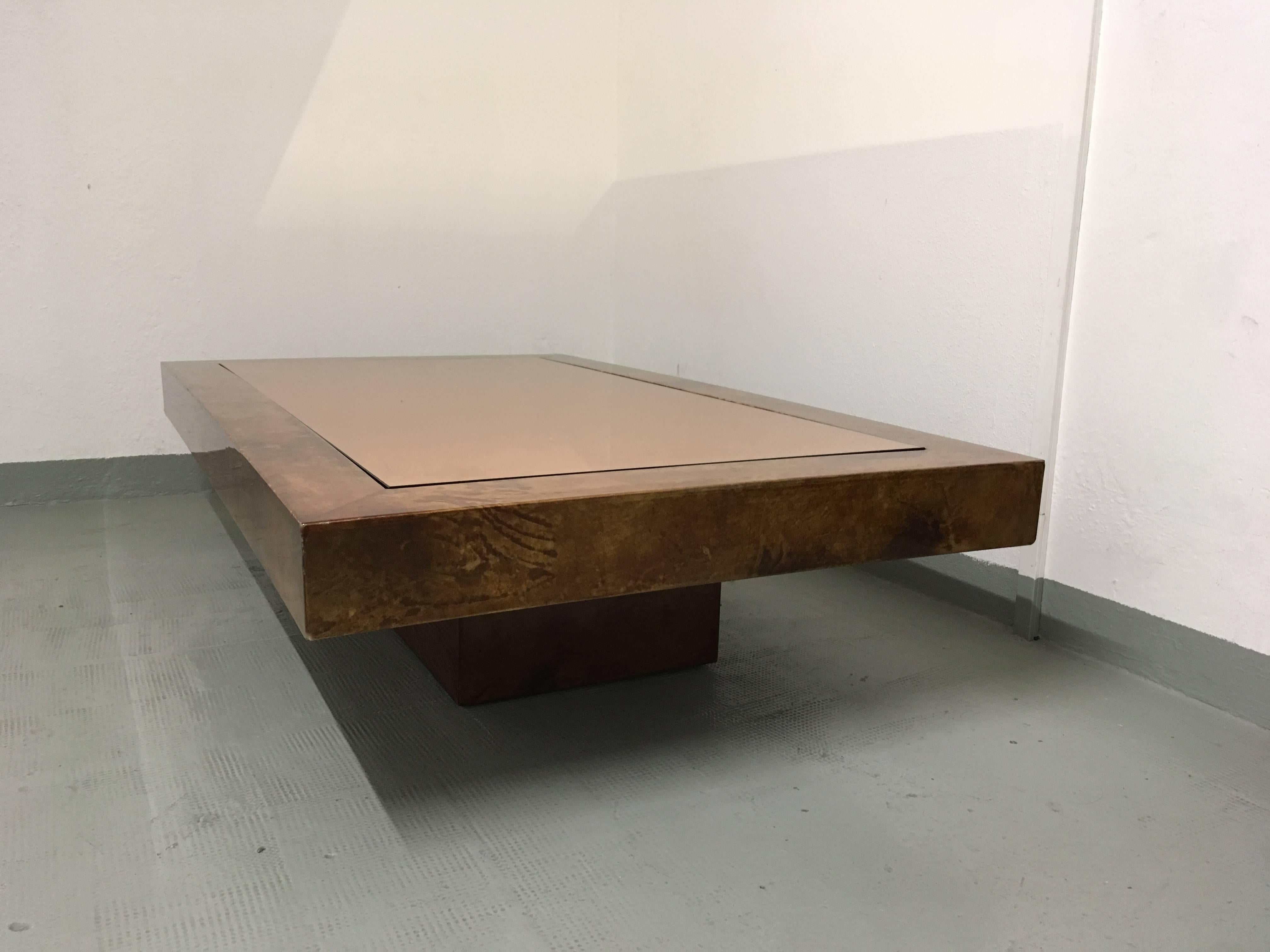 Aldo Tura Goatskin and Glass Coffee Table In Excellent Condition For Sale In Geneva, CH