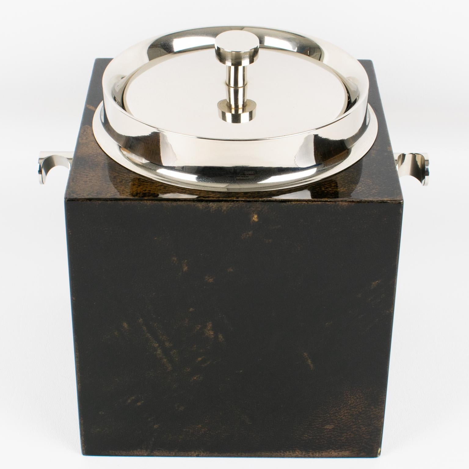 Italiano Secchiello per il ghiaccio in pelle di capra e metallo cromato di Aldo Tura, circa 1960 in vendita