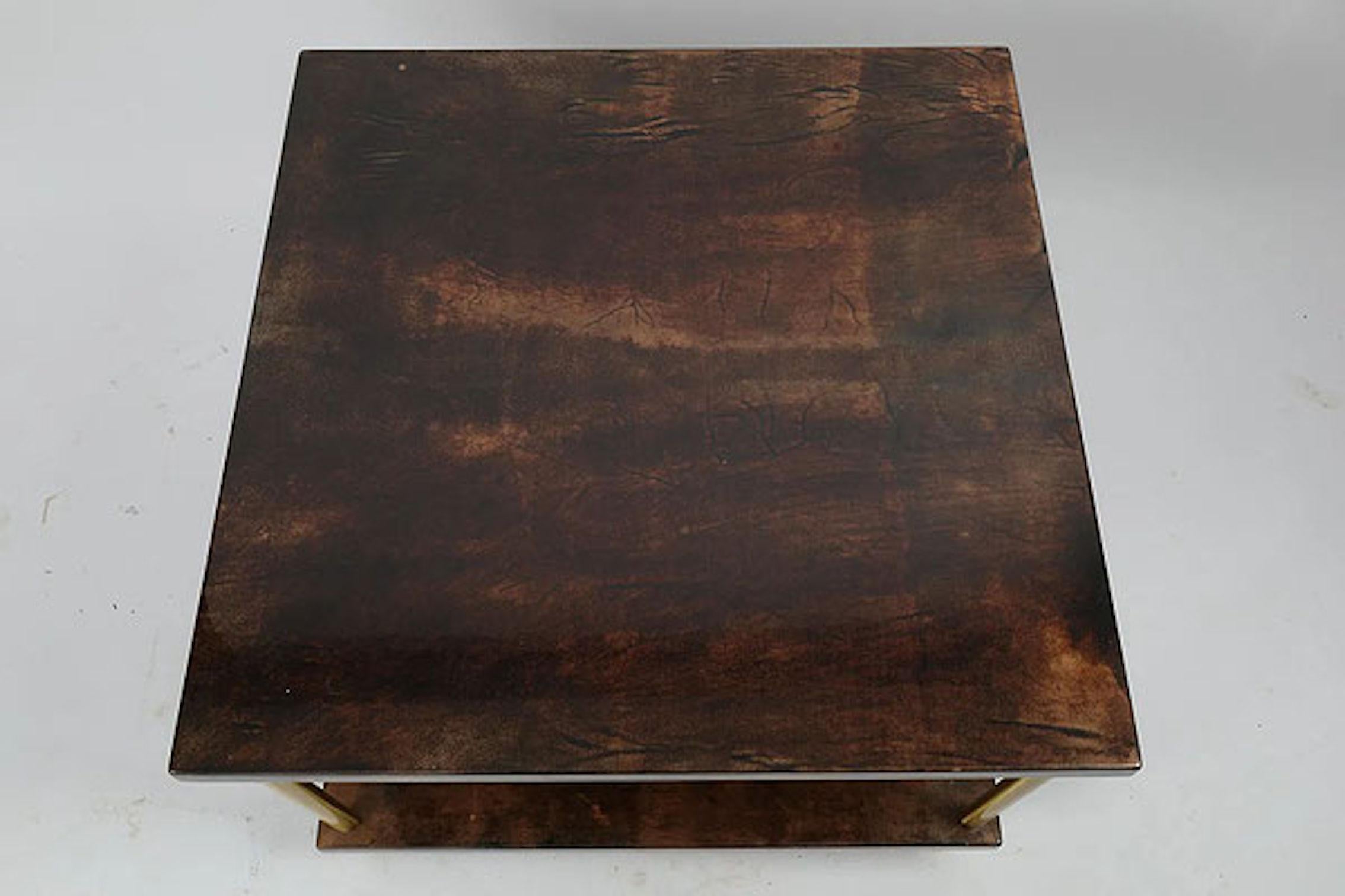 Table d'appoint à deux niveaux Aldo Tura en peau de chèvre bronze Bon état - En vente à Montreal, QC
