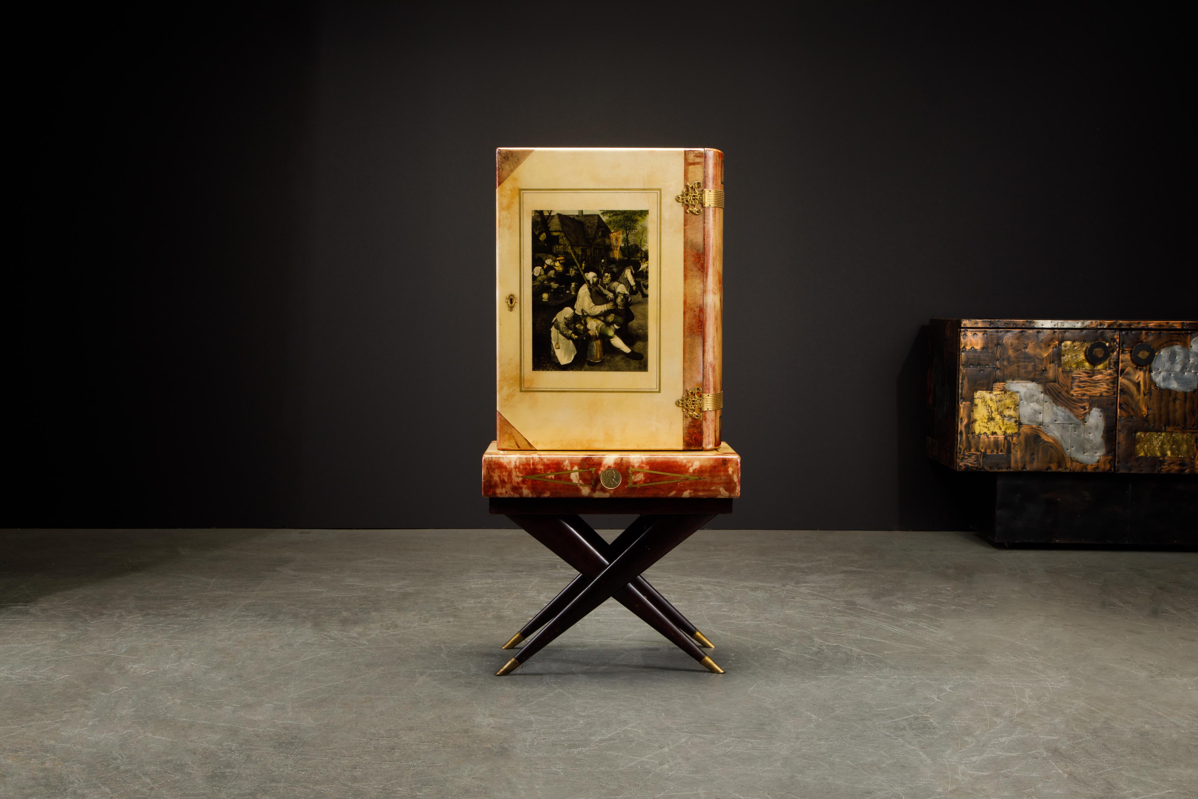 Cette pièce unique / meuble à cocktail de l'artiste-artisan italien Aldo Tura montre son utilisation distincte de la peau de chèvre pour laquelle Tura était bien connu. Sa qualité d'exécution, qui peut être attribuée à la production en série